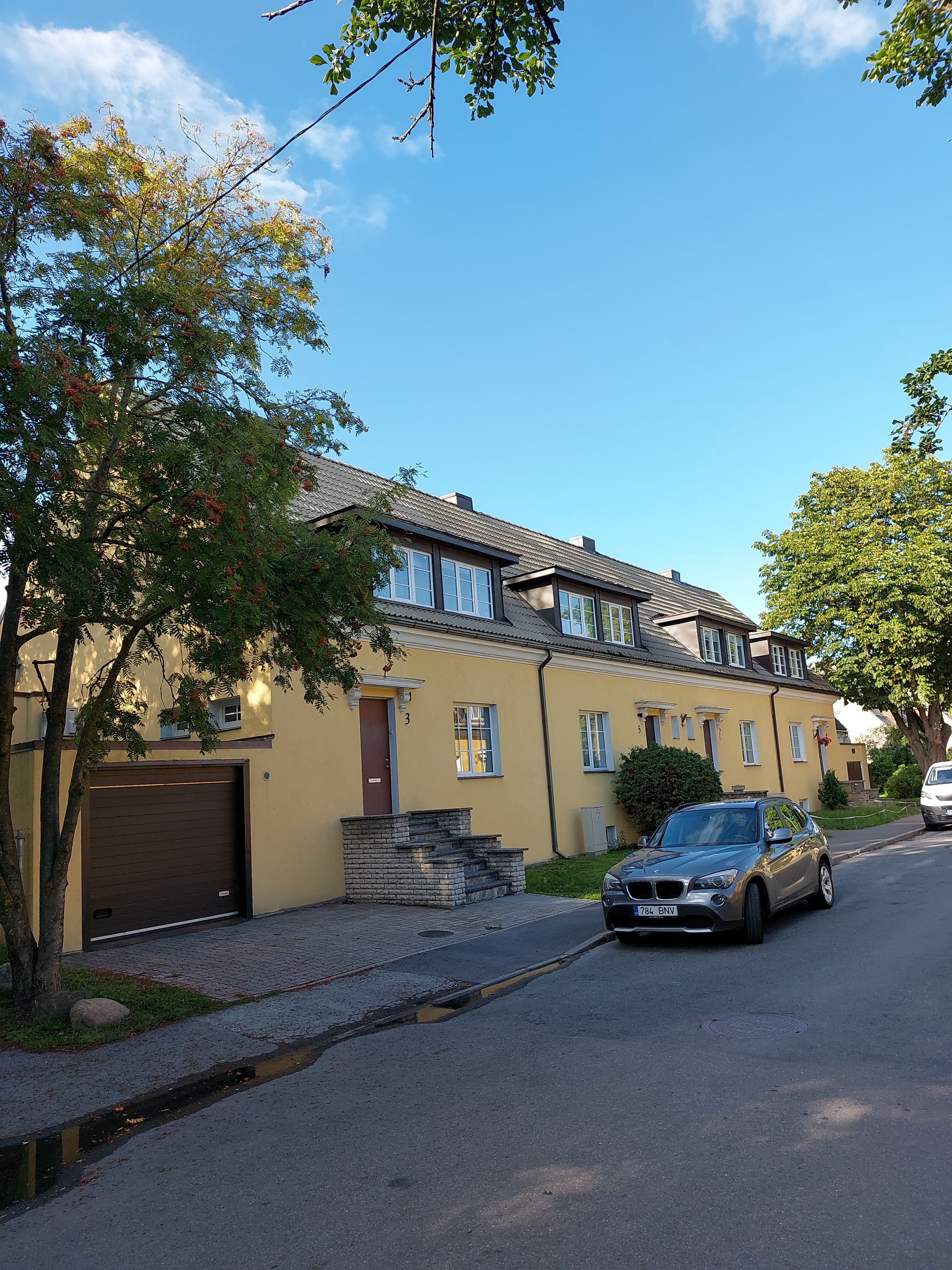 Korterelamud Tallinnas Kõrre tn, tänavavaade. Arhitektid Herbert Johanson ja Eugen Habermann rephoto