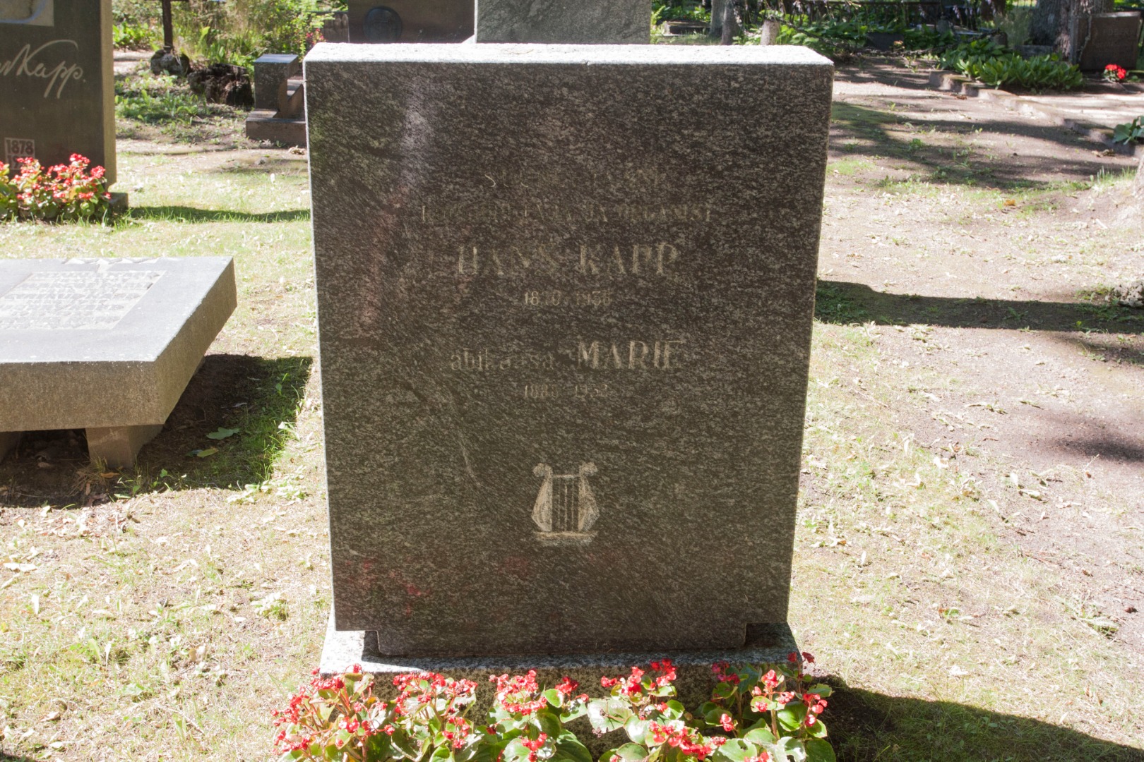 Hans Kapi hauamonument rephoto