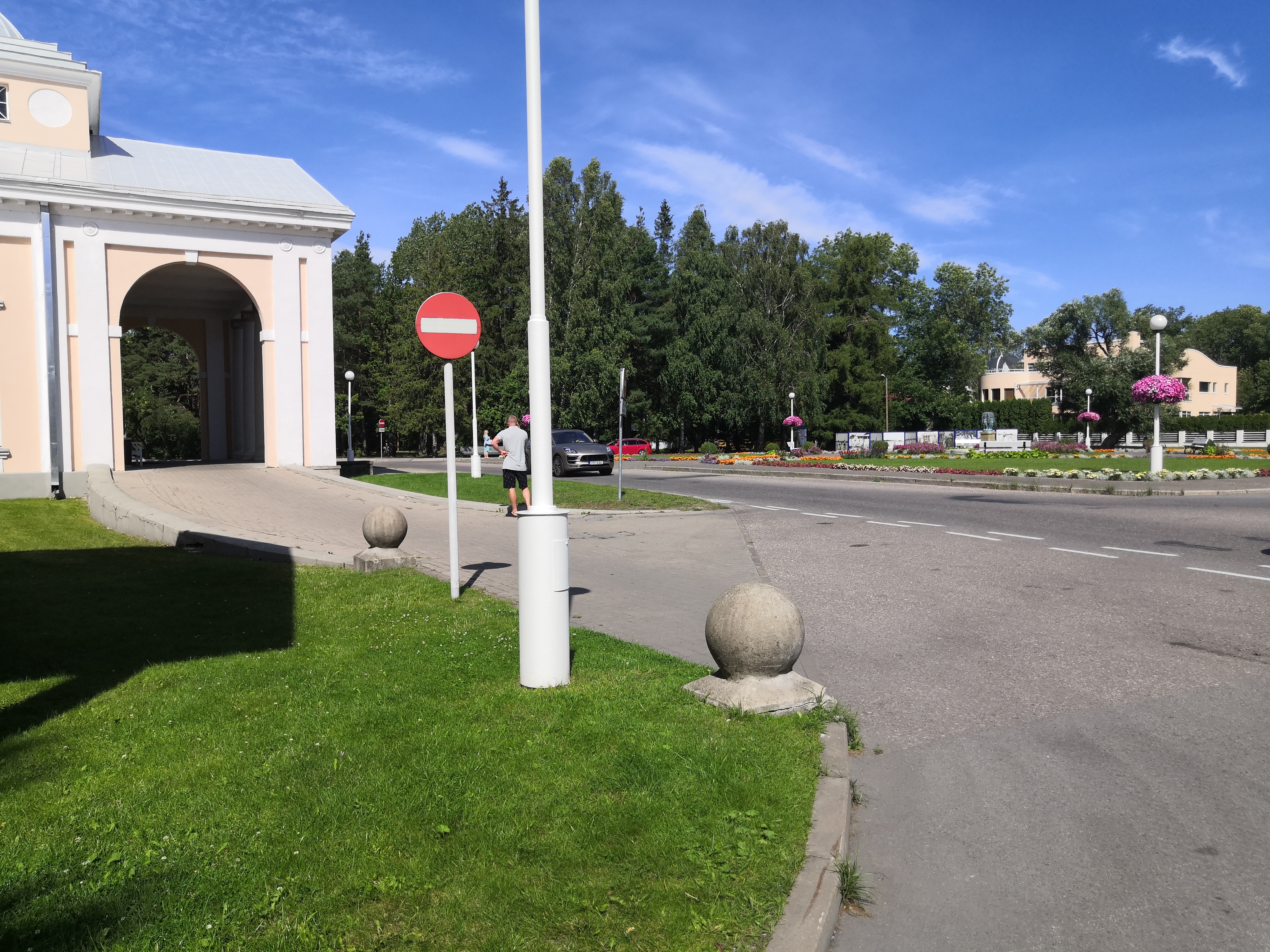 Suvitajad Pärnu Mudaravila ees. rephoto