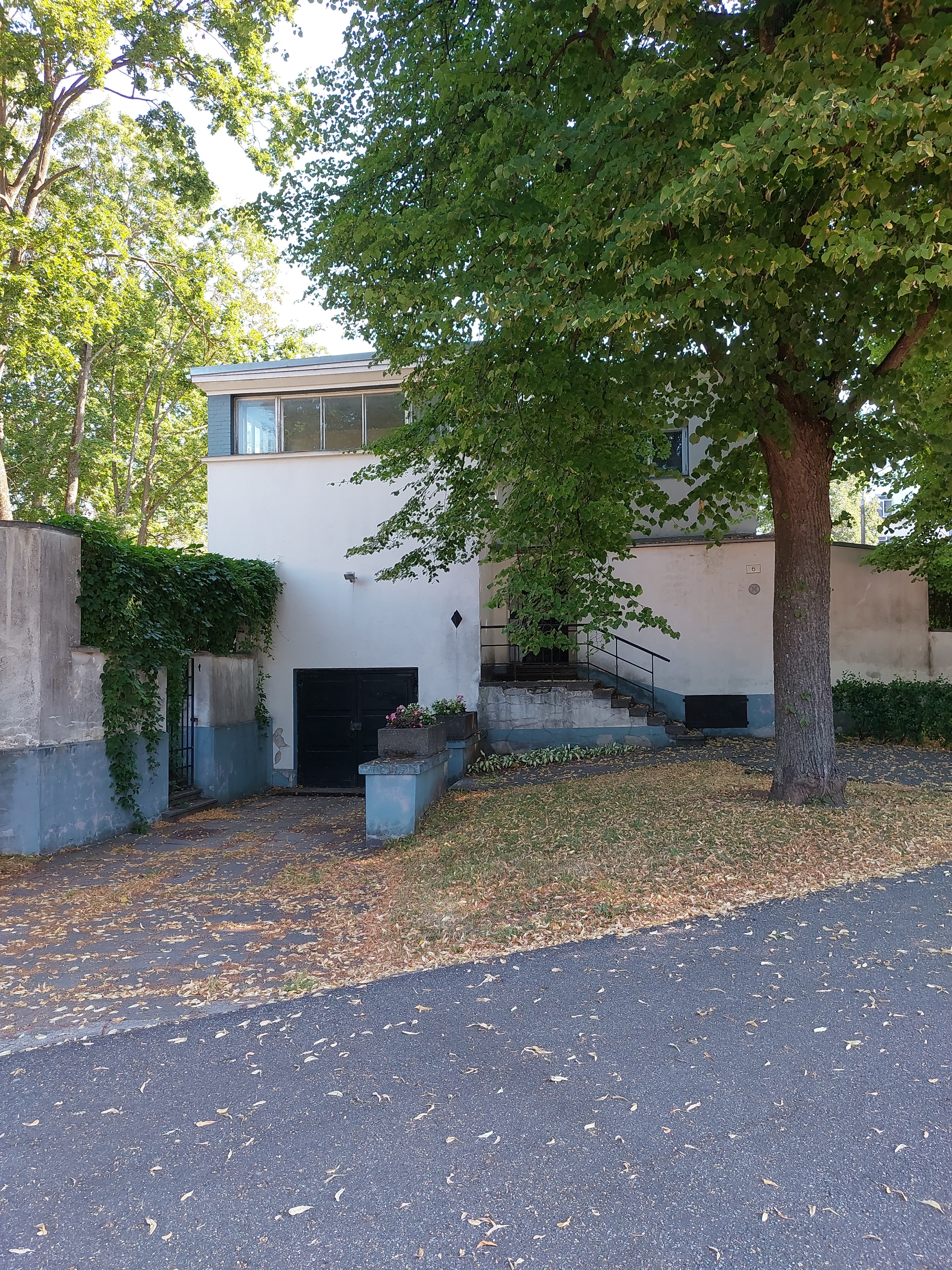 Herbert Johanson's private house in Tallinn Toompuiestee 6, view of the building from the street. Architect Herbert Johanson rephoto