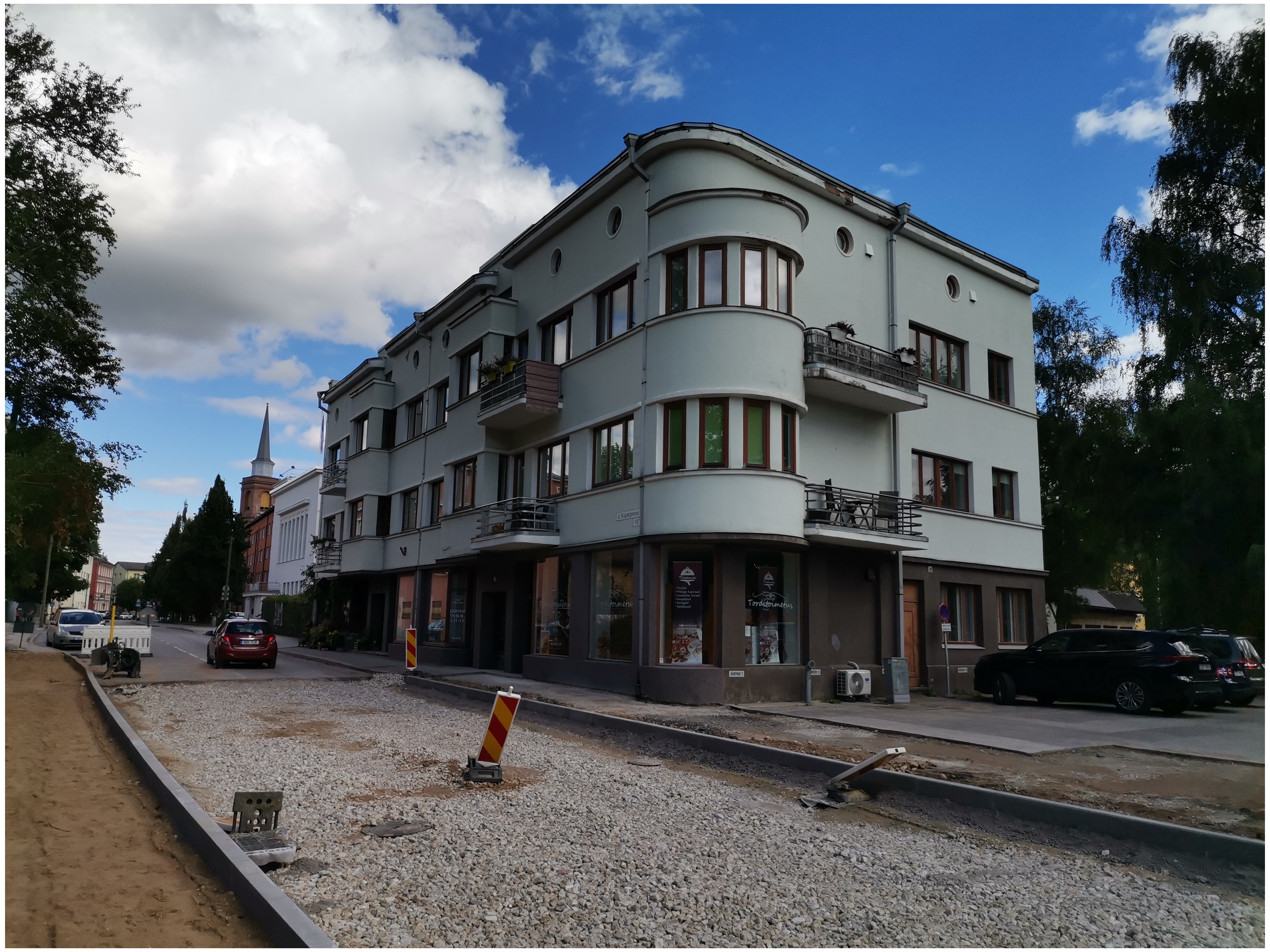 Elu- ja ärihoone Tartus, vaade hoonele nurgalt. Arhitekt Nikolai Kusmin rephoto