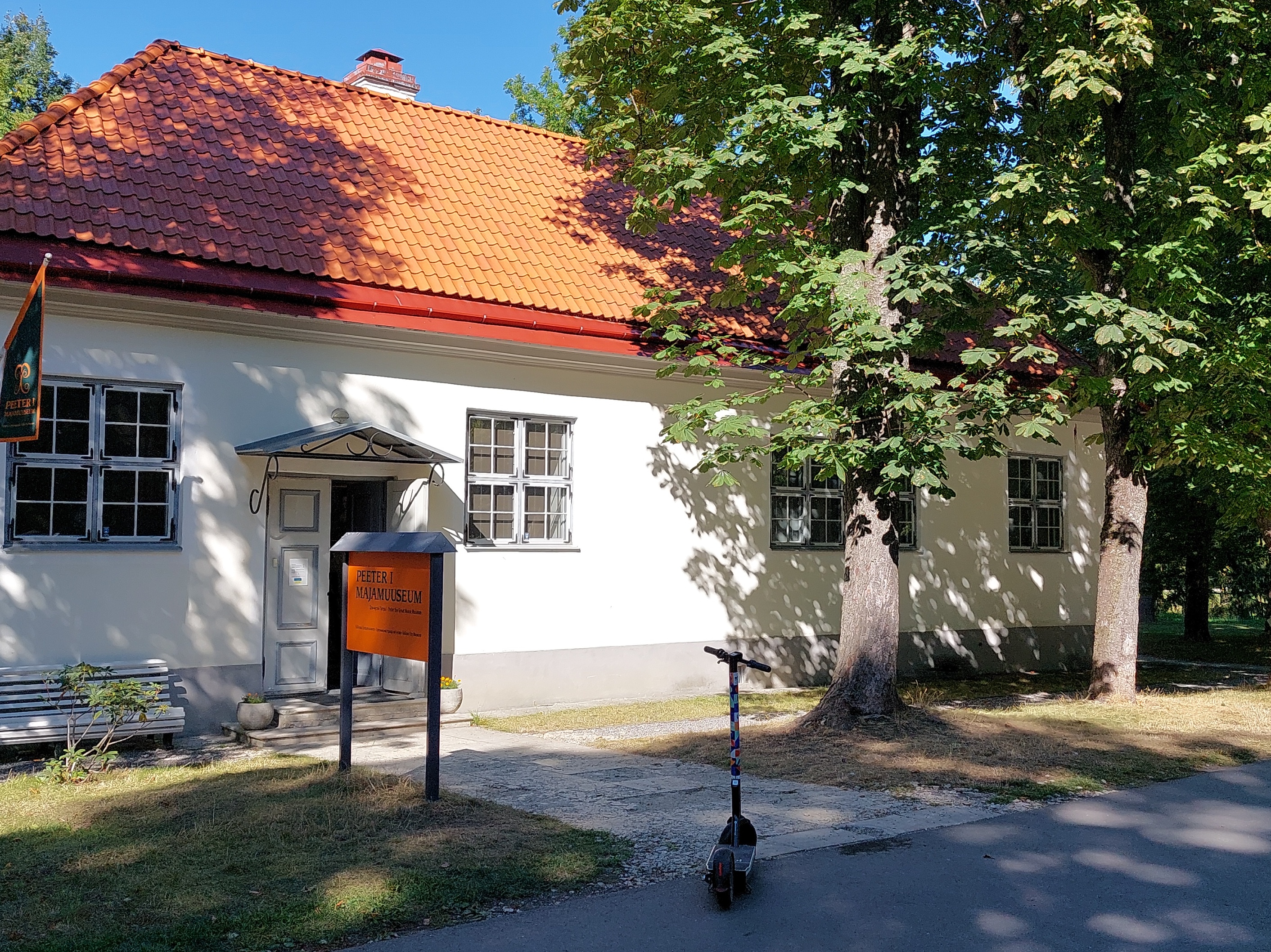 Tallinn, Peter's house in Kadriorg. rephoto