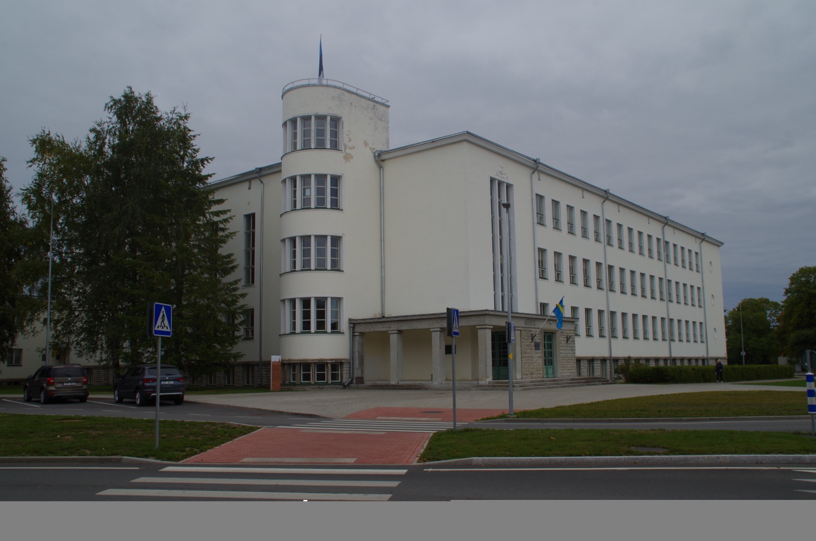 Gymnasium-overall Rakvere - Rakvere ühisgümnaasiumi hoone rephoto