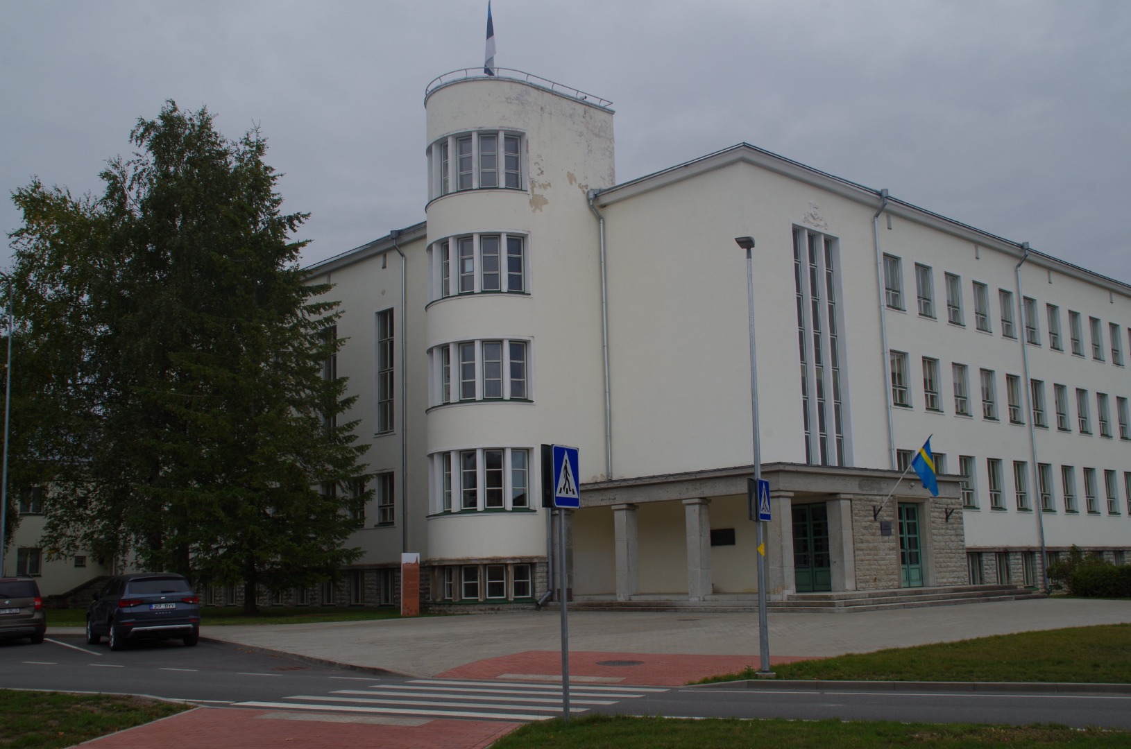Gymnasium-front Rakvere - Rakvere ühisgümnaasiumi hoone rephoto