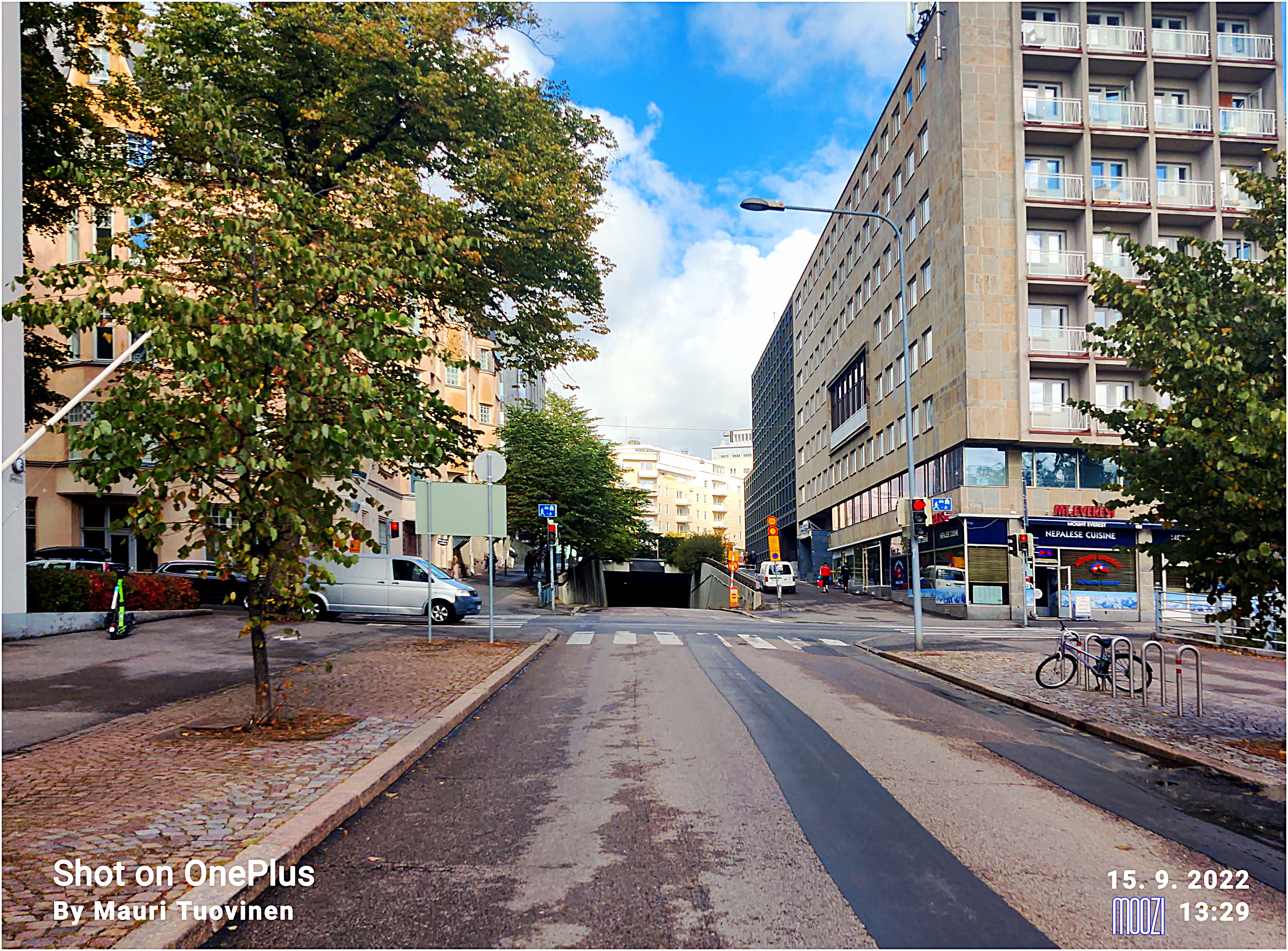 Lapinrinteen ja Lapinlahdenkadun risteys.  Oikealla Lapinrinne 1. rephoto