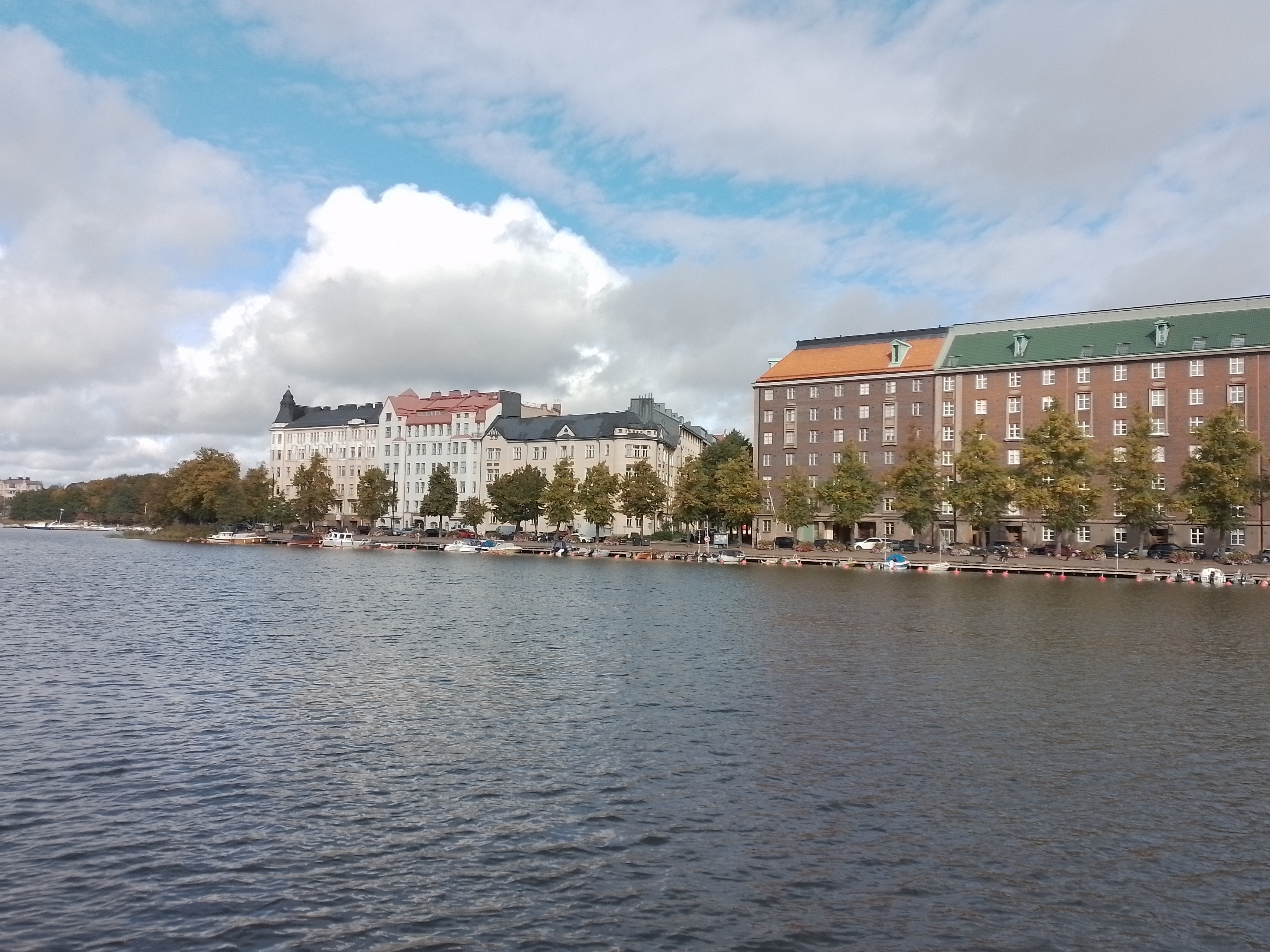 Pitkänsillanranta 13, 15, 17. Saariniemenkatu 2, 4, 6, 8. Kaisaniemenlahti rephoto