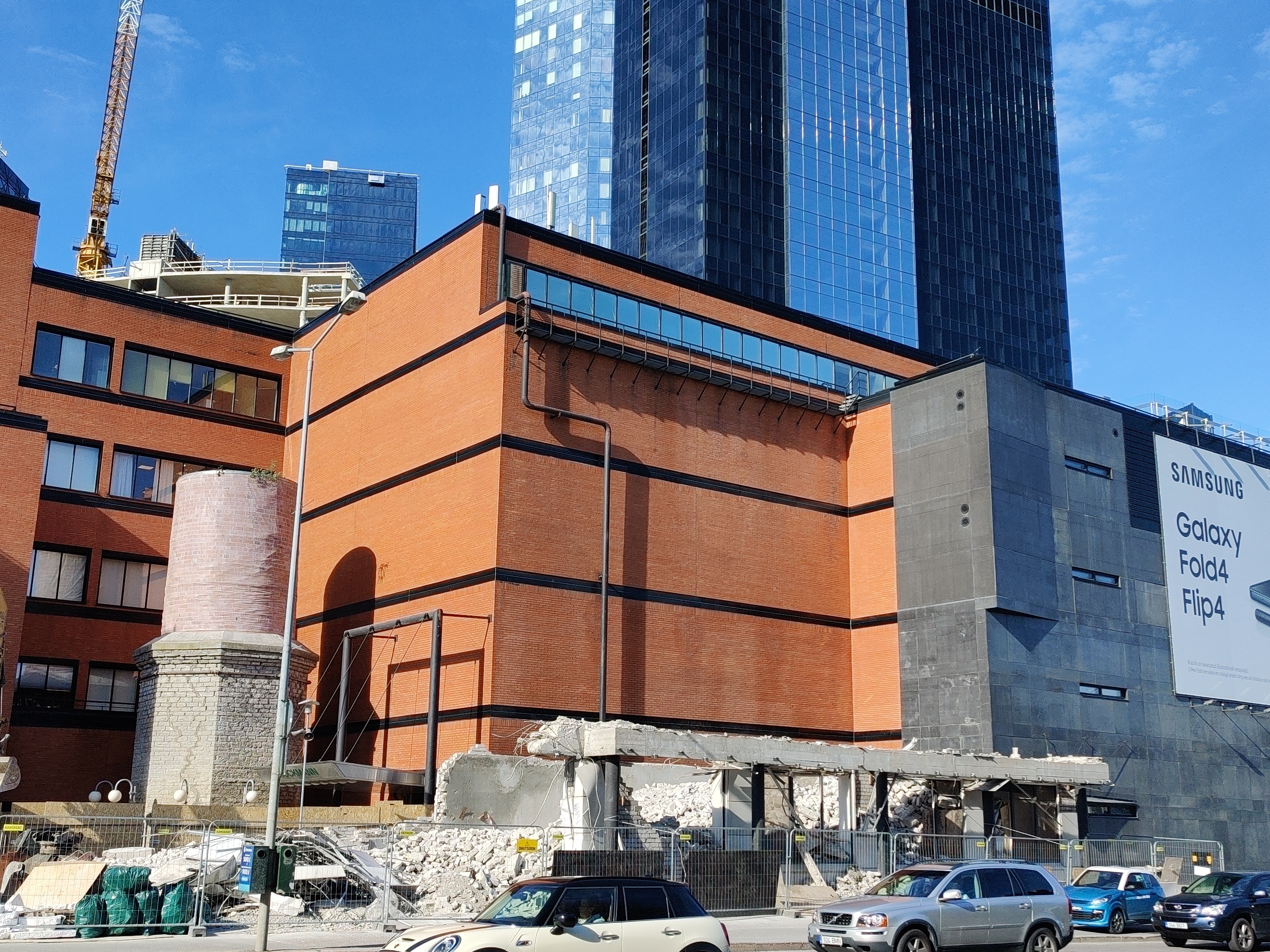 Ärihoone, laohoone ümberehitus Tallinnas, eestvaade. Arhitekt Andres Siim rephoto