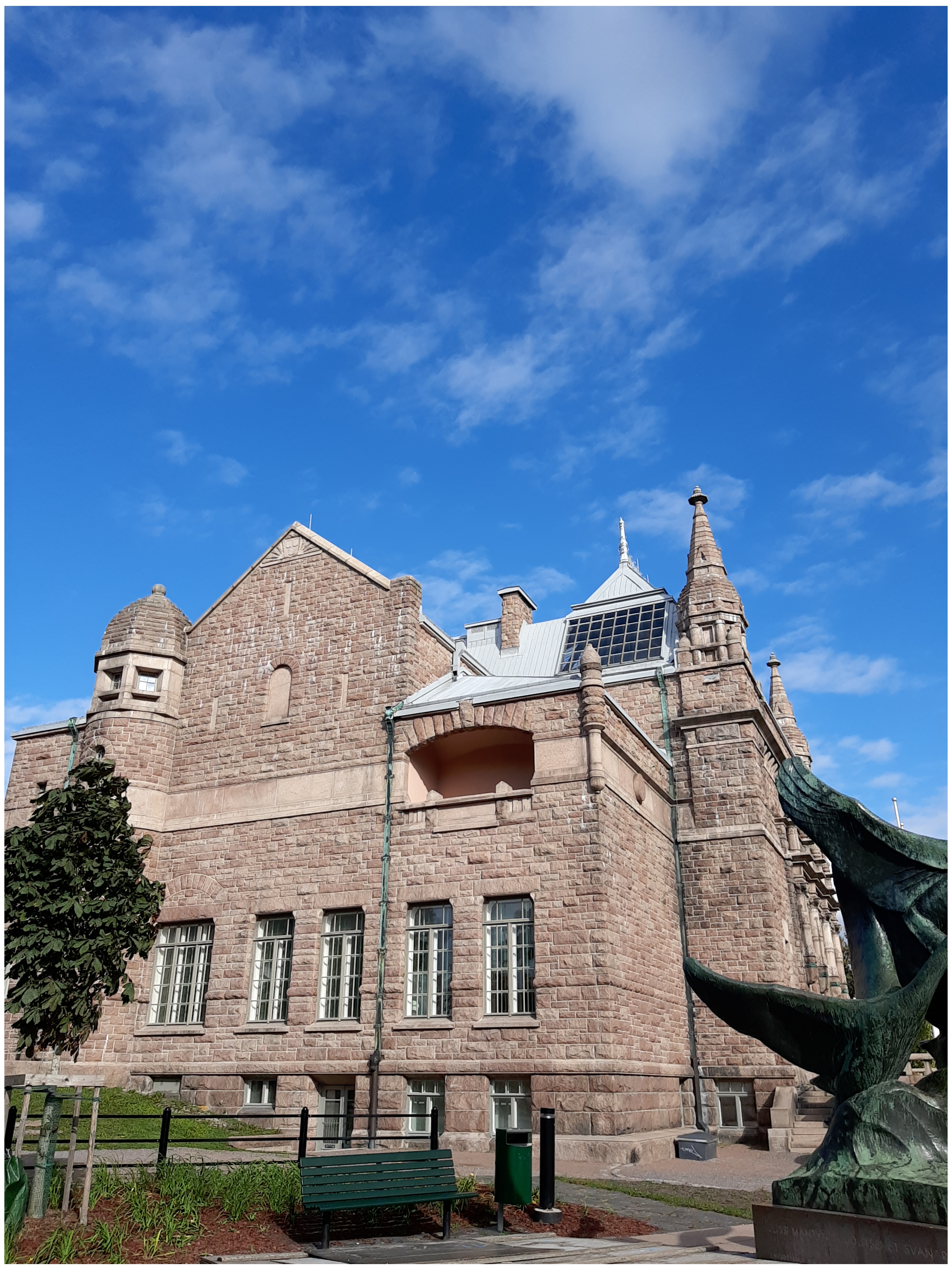 Taidemuseo Puolalanpuiston suunnasta kuvattuna; ulkokuva rephoto