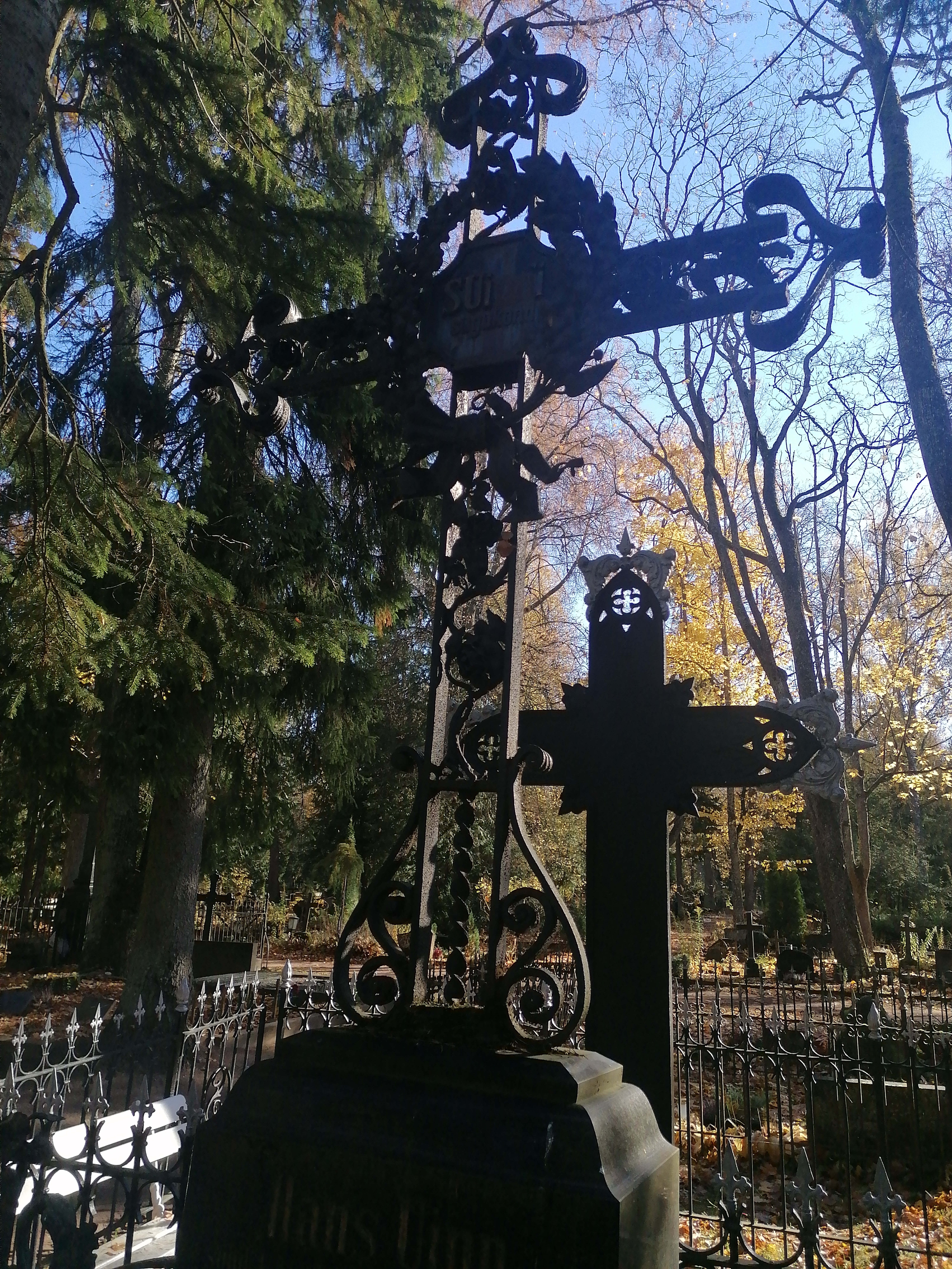 Sepisrist Raadi kalmistul (haud: Hans Uinn). Tartu, 1980. rephoto