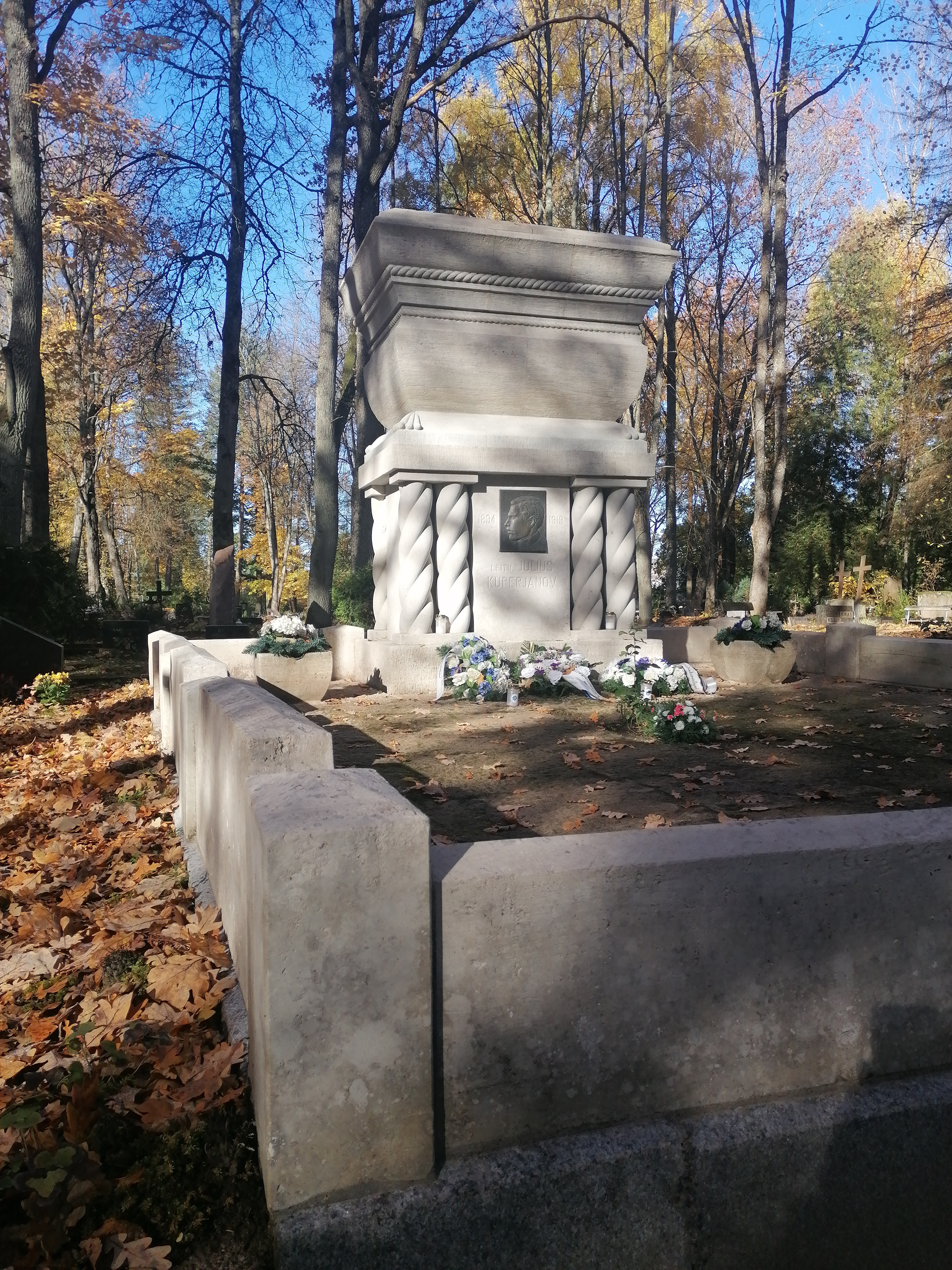 Julius Kuperjanovi hauamonument rephoto