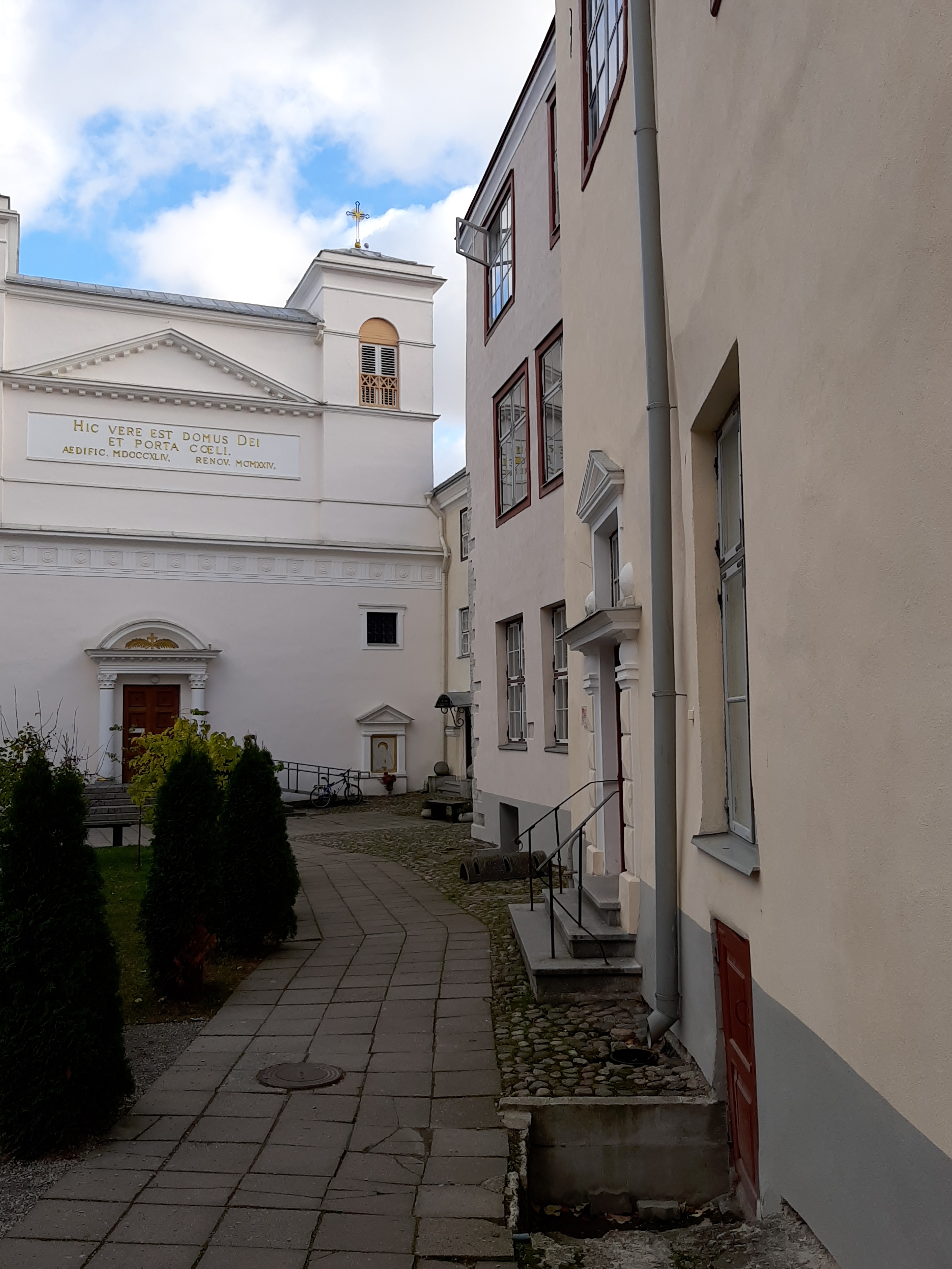 Vene tn 16 hoov. Lammutatud rephoto