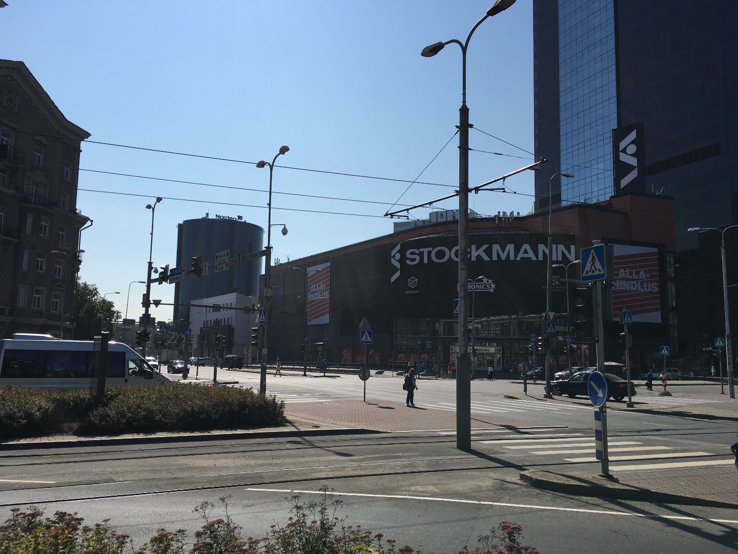 Stockmann's storehouse in Tallinn at the corner of Tartu highway and Liivalaia Street rephoto