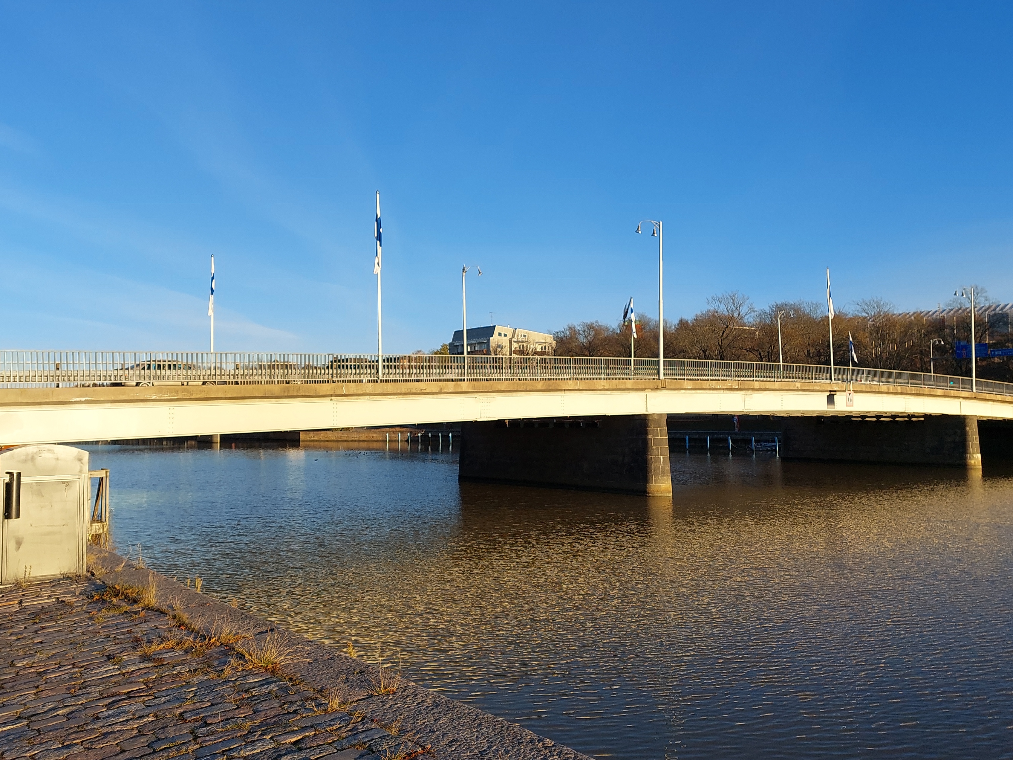 Trailer trailers on the Martins Bridge; outdoor picture rephoto