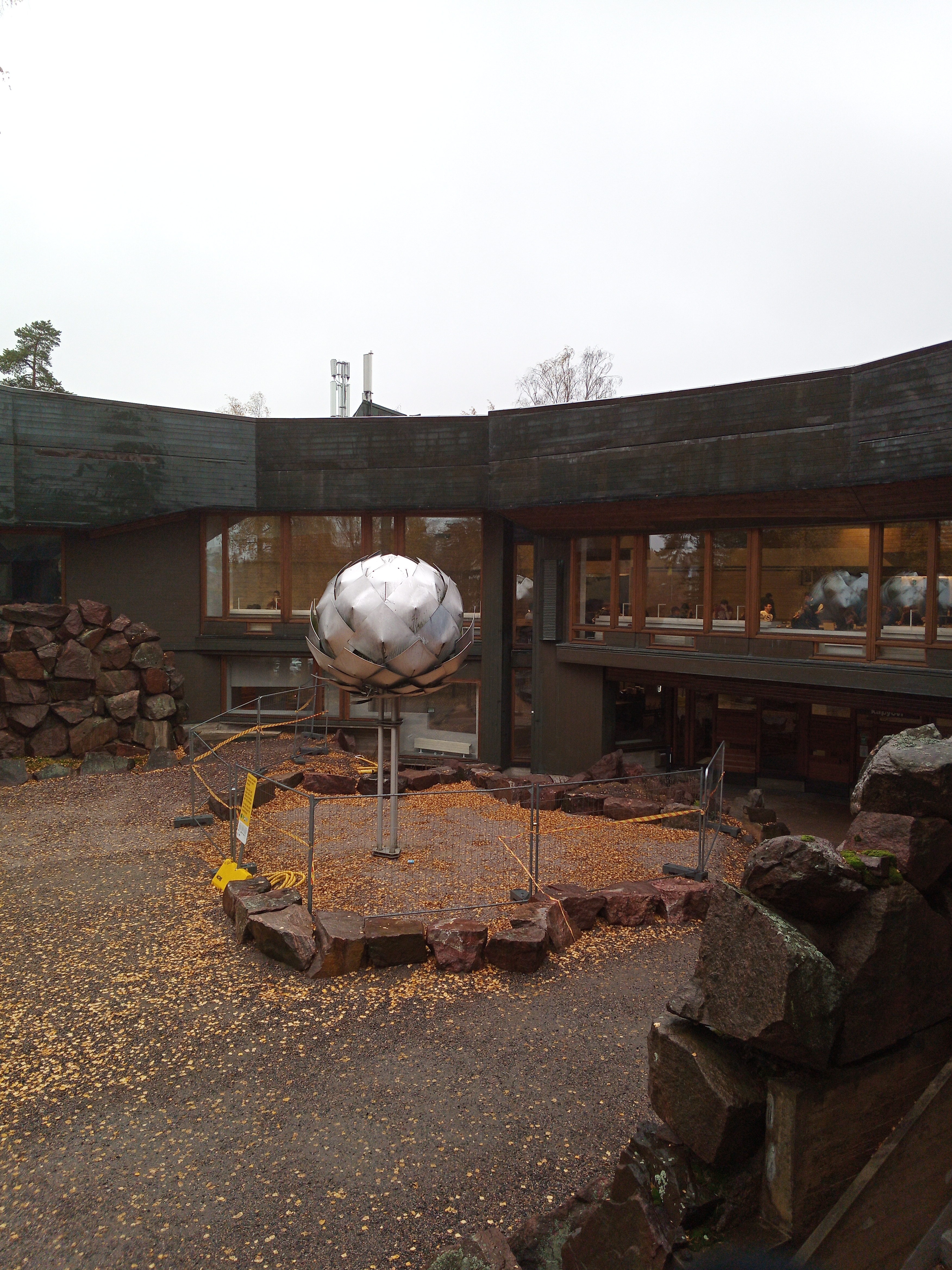 Ravintola Dipolin ulkoilmaterassi Teknillisen korkeakoulun ylioppilaskunnan ylioppilastalo Dipolissa rephoto