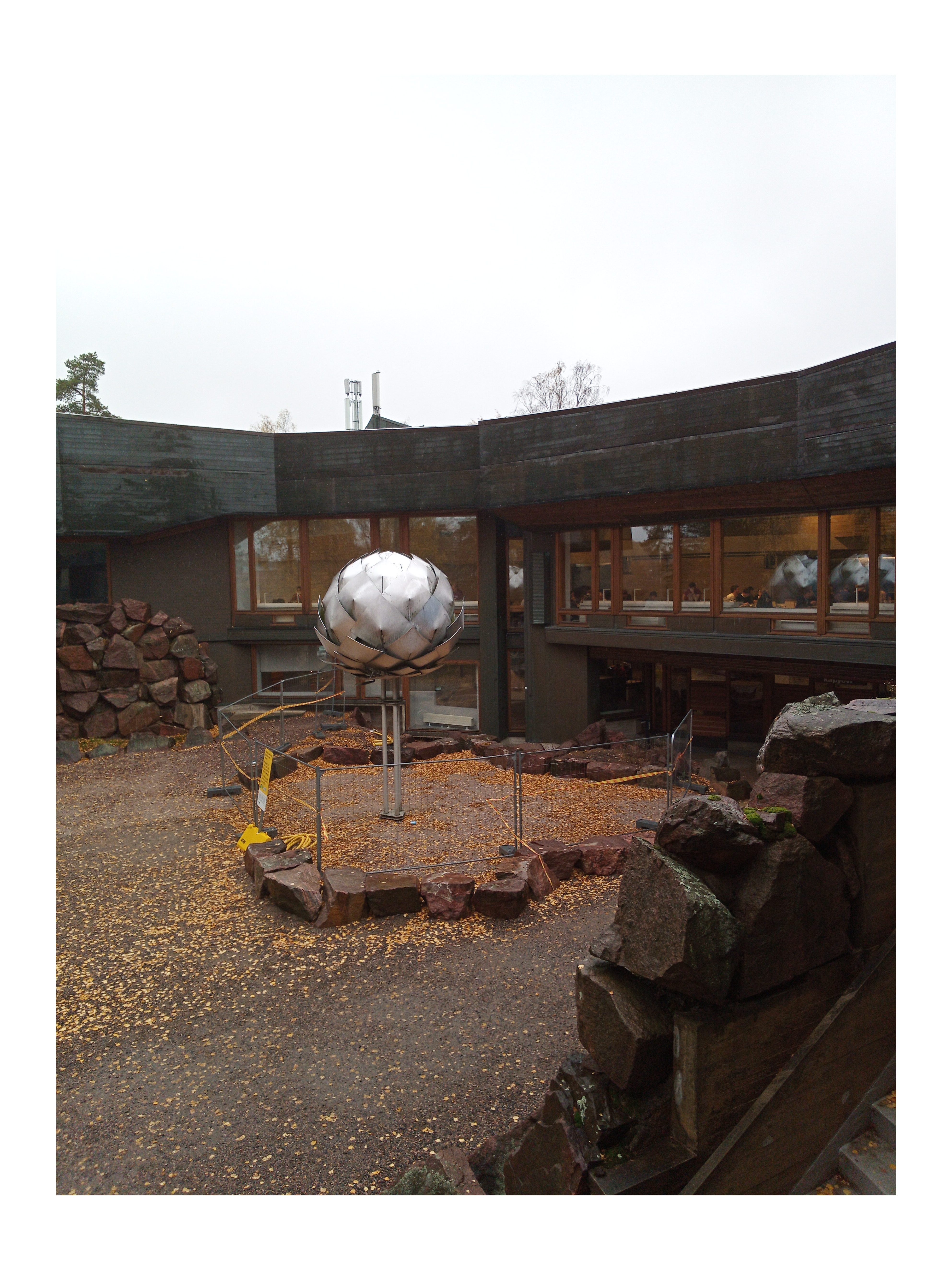 Ravintola Dipolin ulkoilmaterassi Teknillisen korkeakoulun ylioppilaskunnan ylioppilastalo Dipolissa rephoto