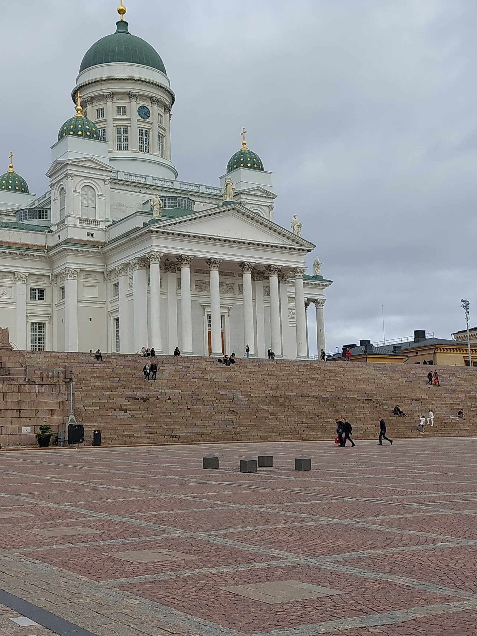A demonstration organized by the Communists at the Senate on the issue of war guilt. rephoto