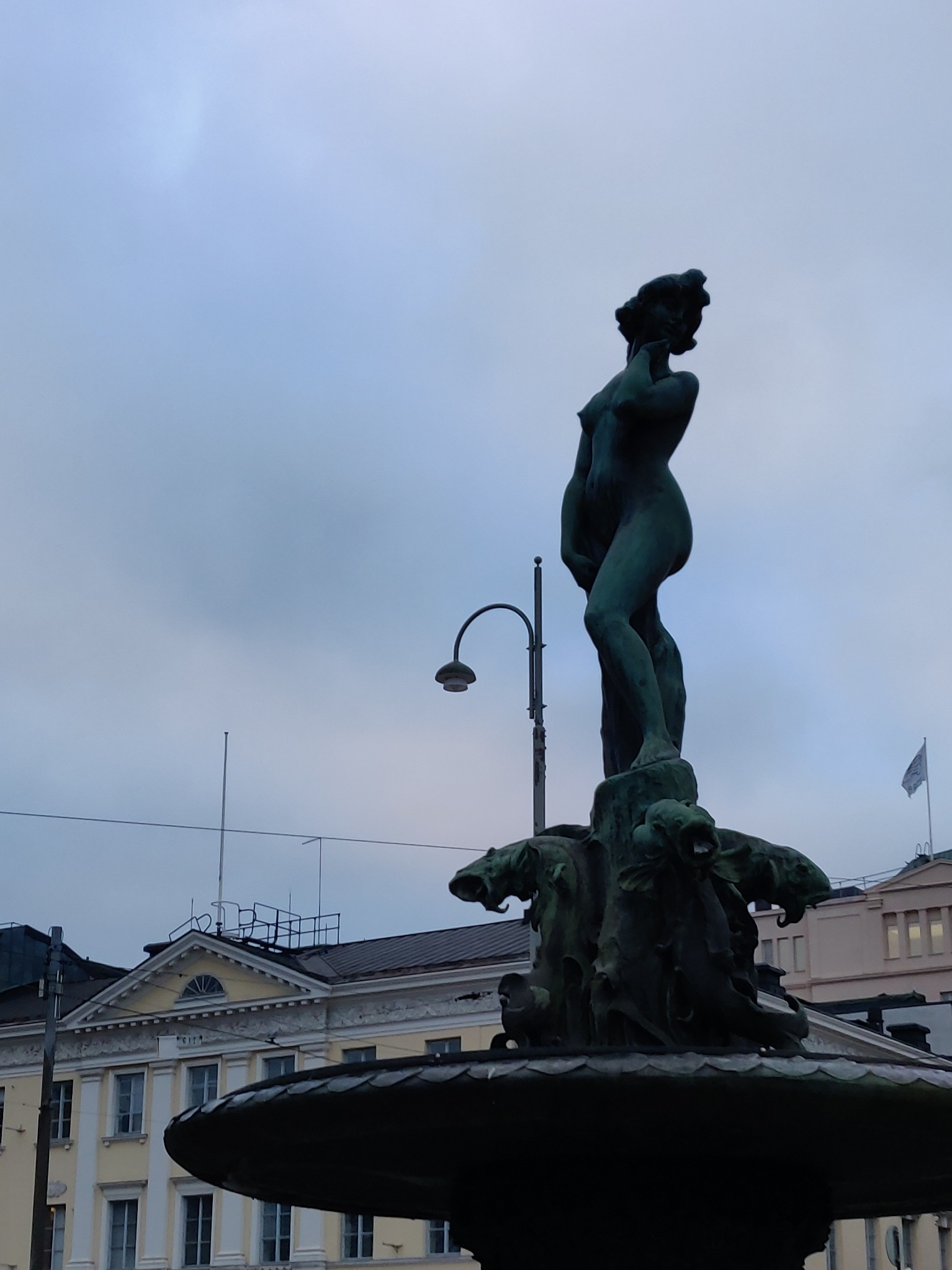 Havis Amanda sculpture by Ville Vallgren in Helsinki (29484842696) - "Havis Amanda" (Ville Vallgren, 1908), statue and shower font at the Helsinki Store. "merenneito" patsas in 1948.Photo: Nokelainen/Yle.
Do you know something about this picture? Please leave a comment or contact us by e-mail: flickr@yle.fi Read more about Yle, the Finnish Broadcasting Company: http://yle.fi/life park Fler skatter från Yles archive: http://svenska.yle.fi/arkivet More about Yle, the Finnish Broadcasting Company: http://yle.fi/yleisradio/ About-yle/this-is-yle rephoto