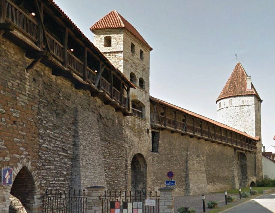 Restaureeritav linnamüüri lõik rephoto