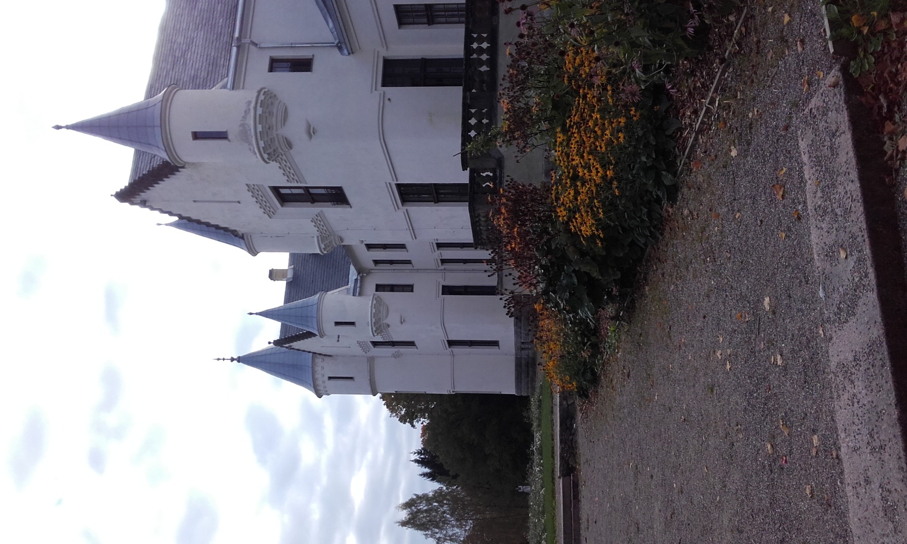 The back of the main building of Alatskivi Manor. In front of the building, lawn areas were walking and terraces. rephoto