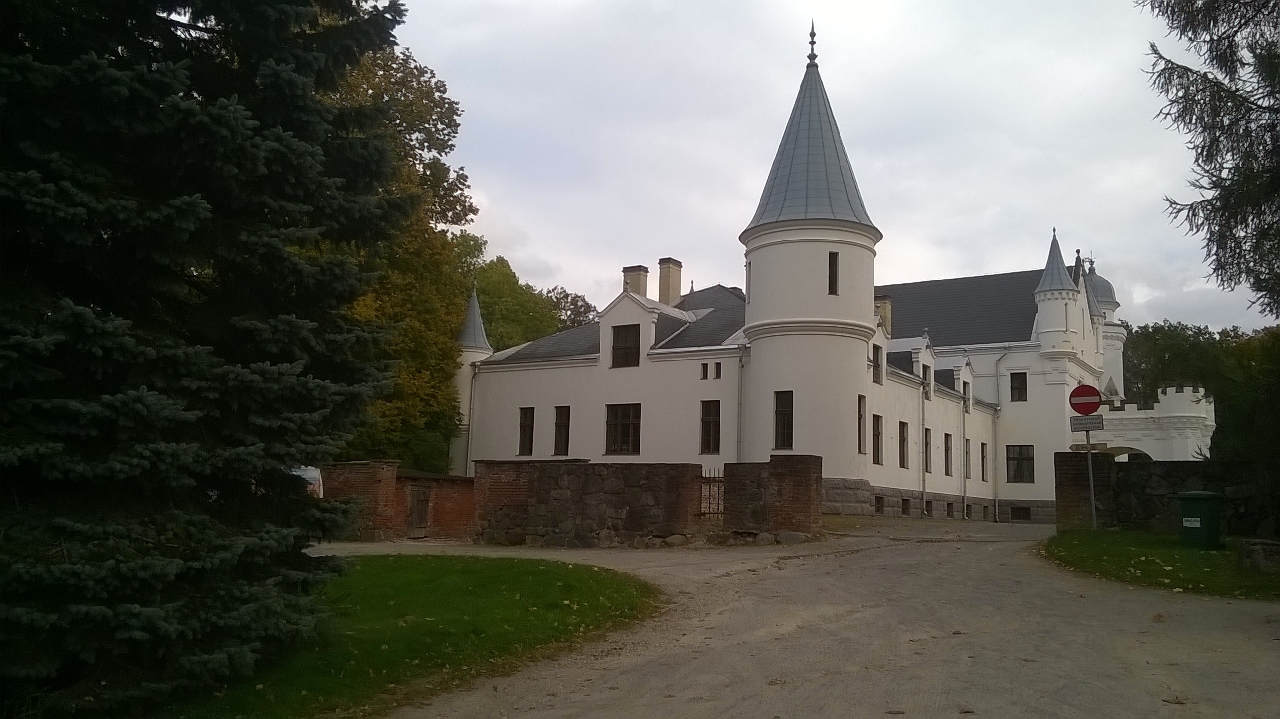 Outer view of the Alatskivi Castle rephoto