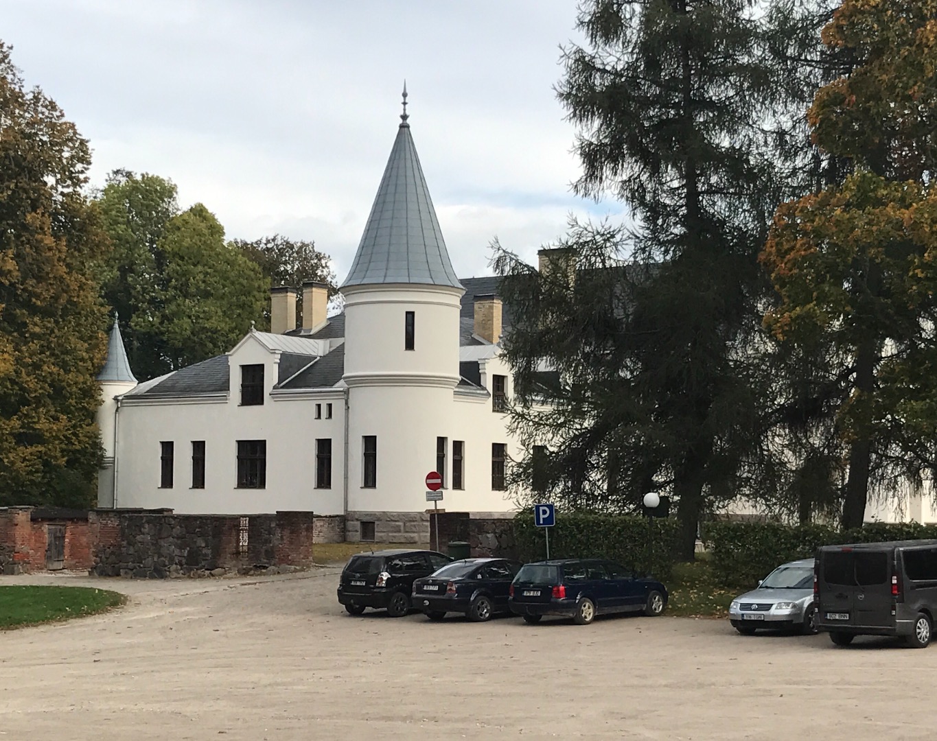Outer view of the Alatskivi Castle rephoto