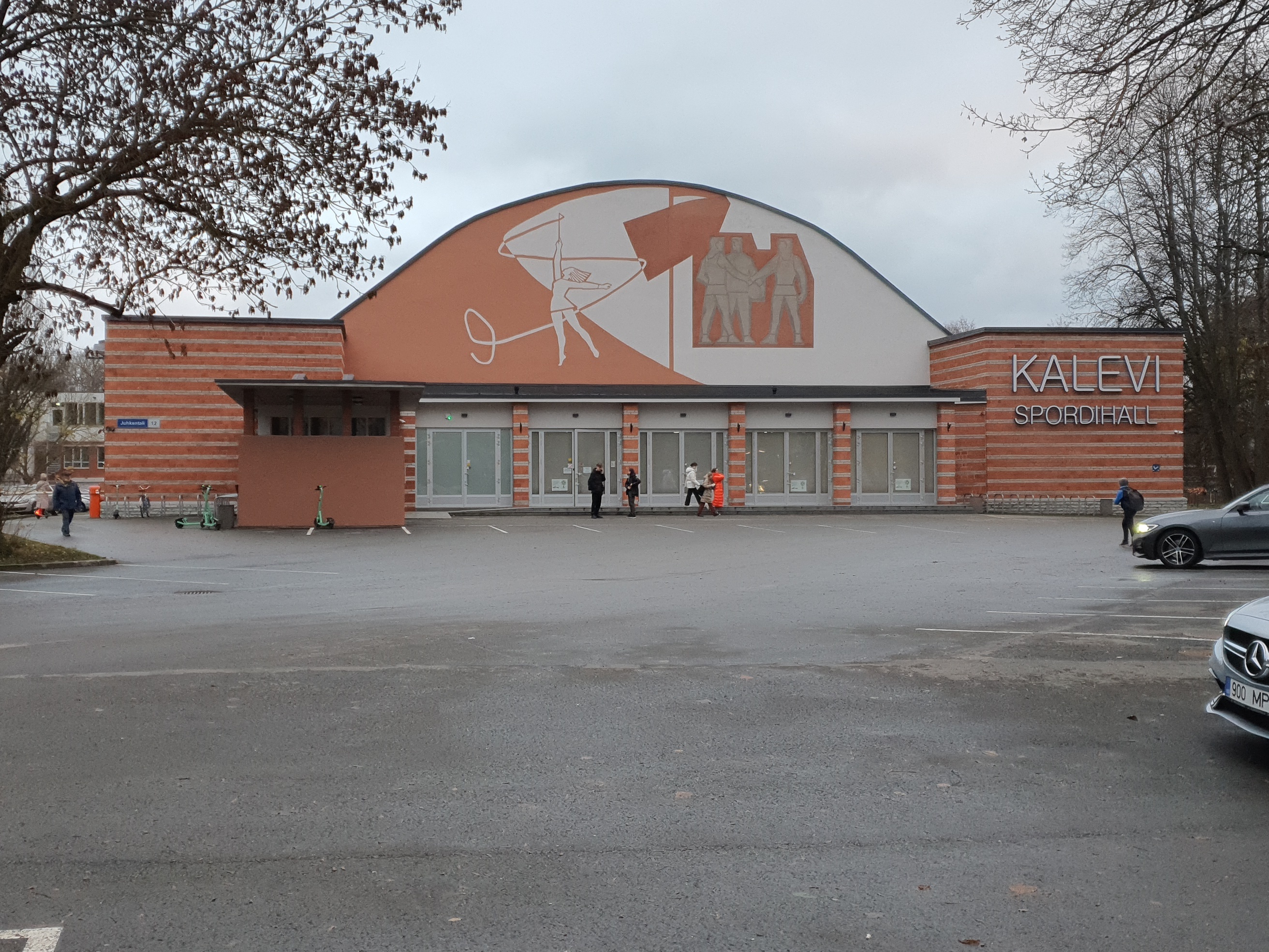 Kalev sports hall façade rephoto