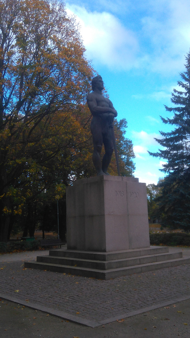 Memorial of the fallen in the War of Independence "Kalevipoeg" in Tartu. Sculptor Amandus Adamson rephoto