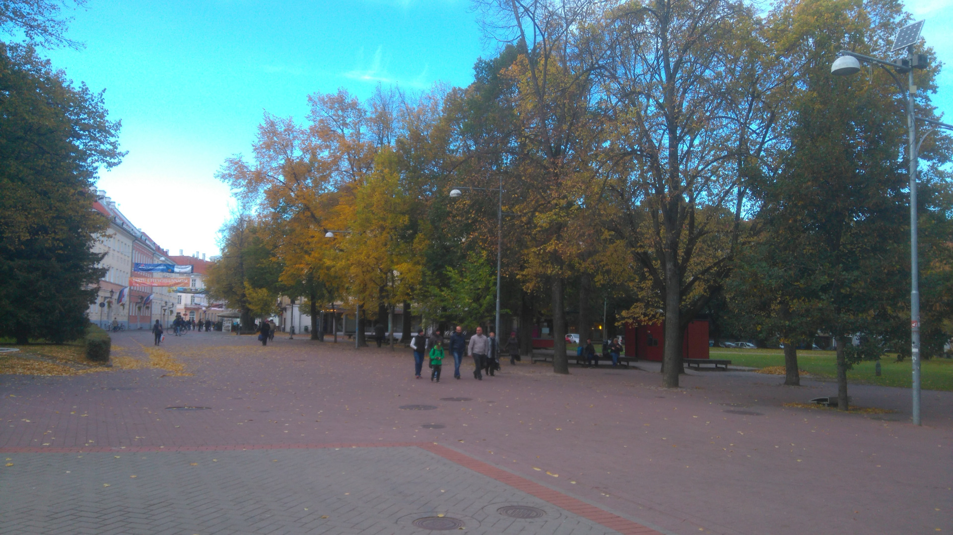 Tilt in Tartu in front of Russian shops rephoto