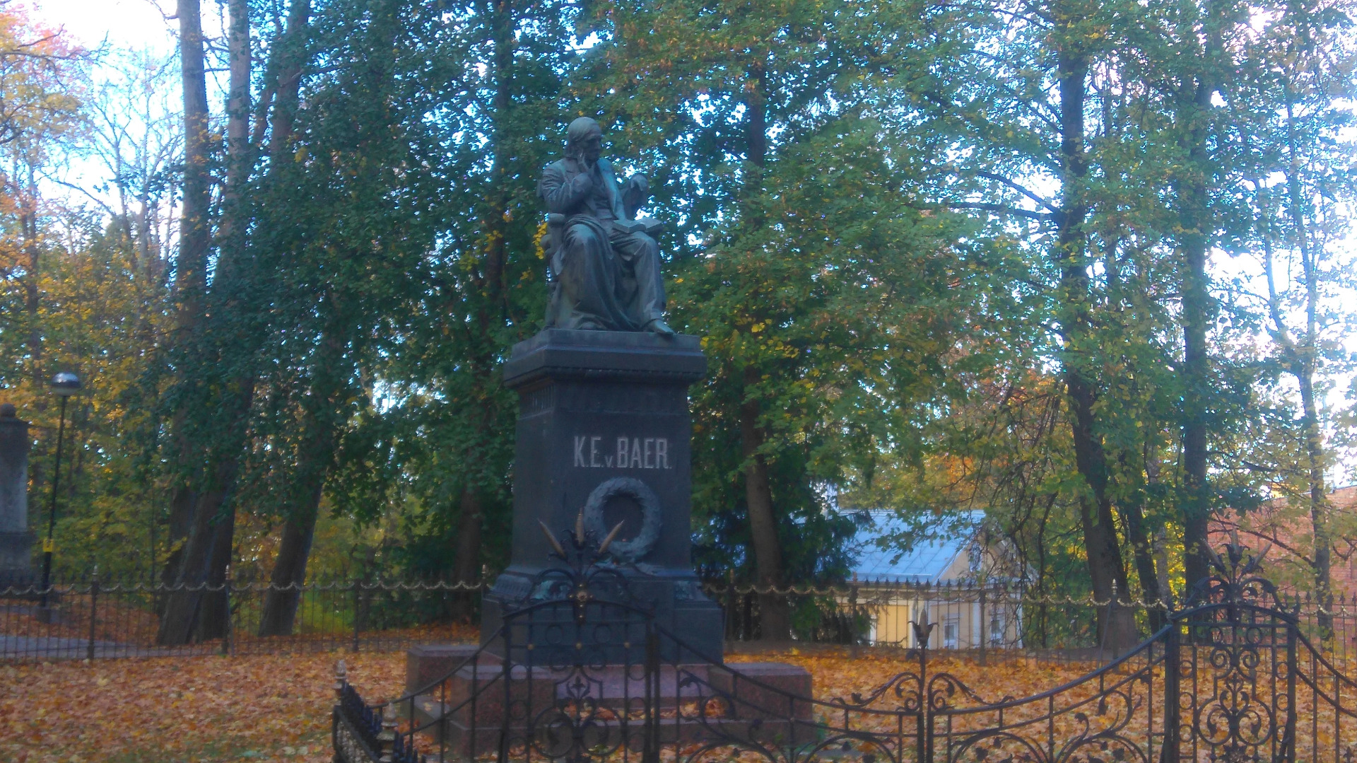 Tartu : Baer earrings = Dorpat : Baer-Denkmal rephoto