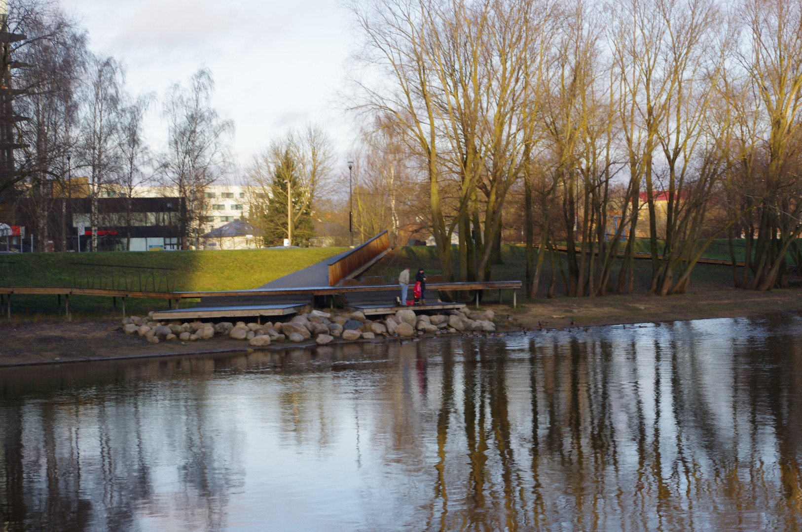Pontoon bridge at the market building and bus station in Tartu rephoto