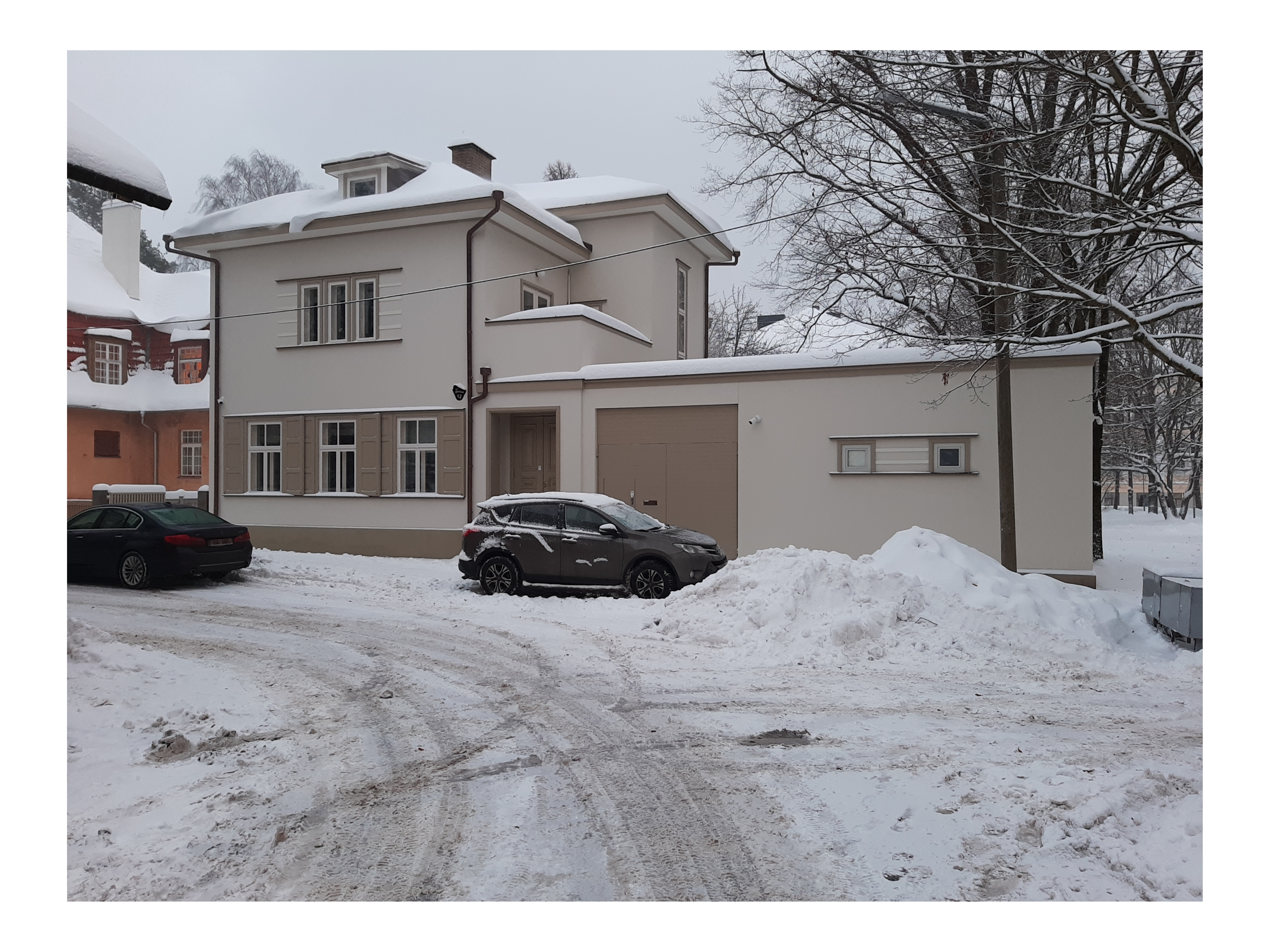 Tartu Department of Estonian Writers' Union (Tartu Writers' House) Teacher on the street rephoto