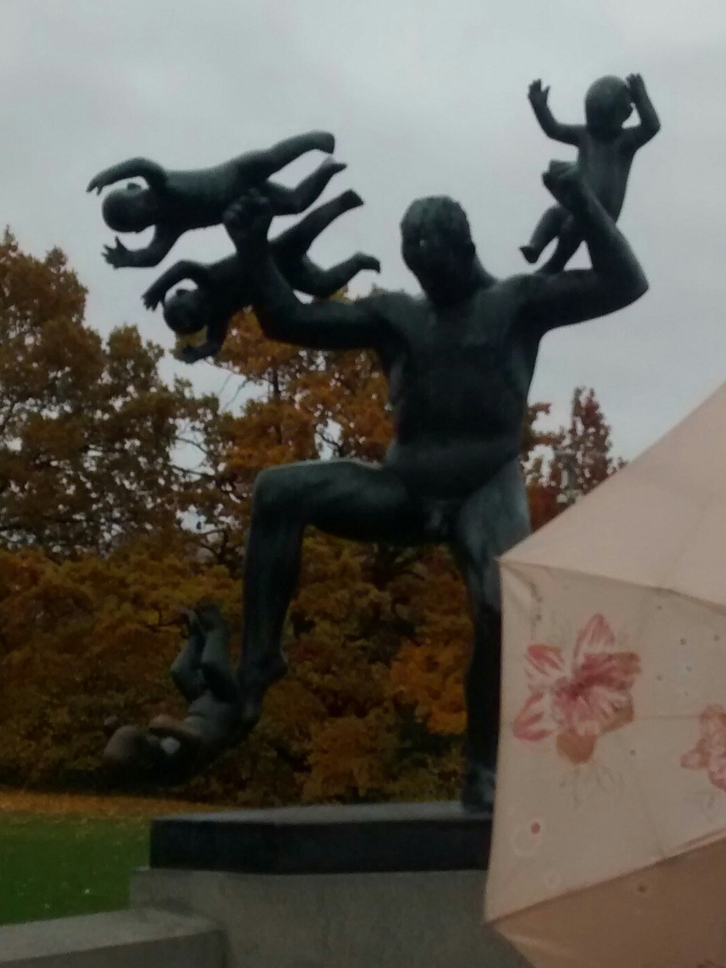 Oslos Frognerpargis asuv Gustav Vigeland skulptuur rephoto