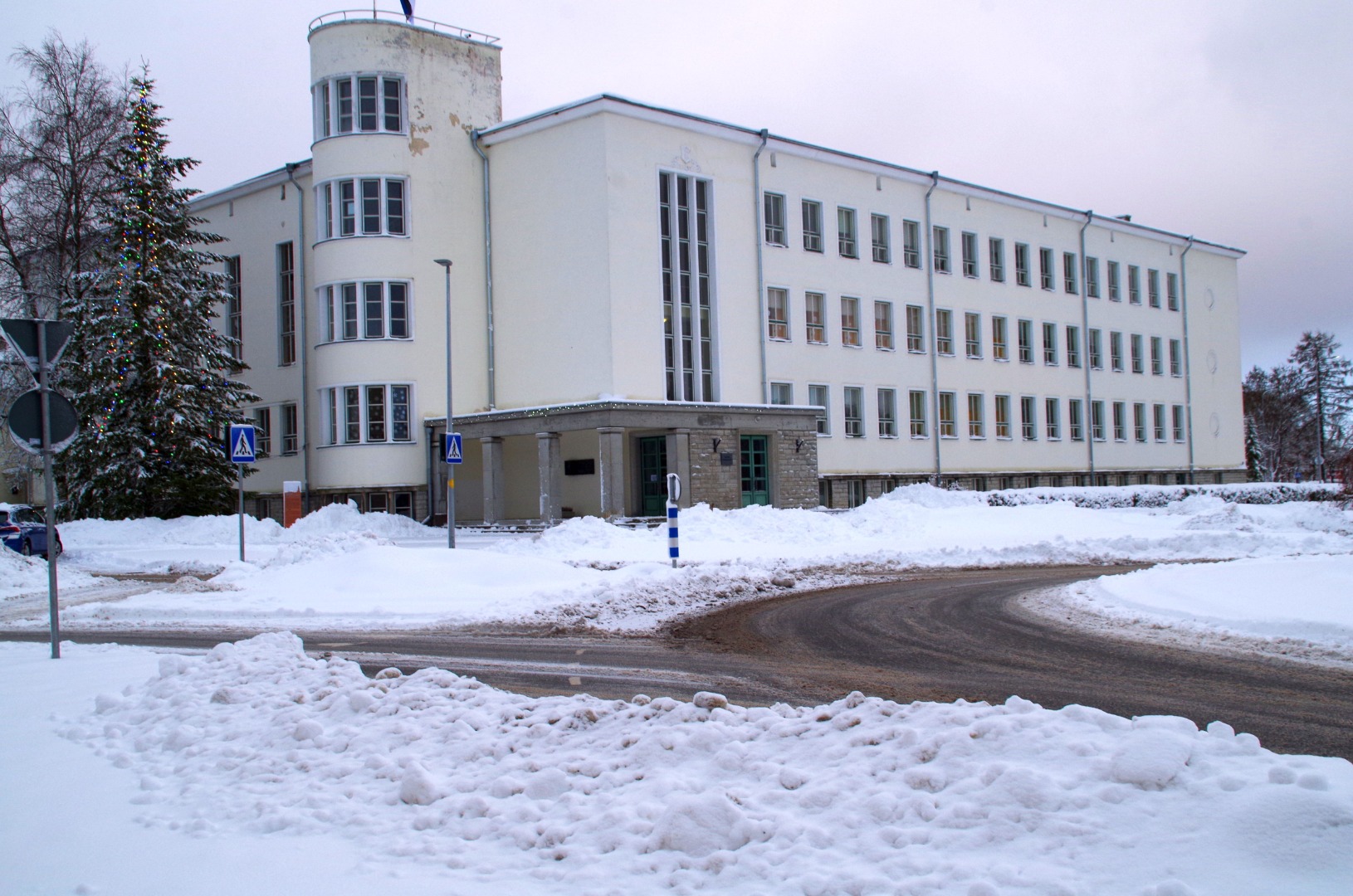 Rakvere gümnaasiumi hoone. Ehitatud 1938. aastal, arhitekt A. Kotli. rephoto