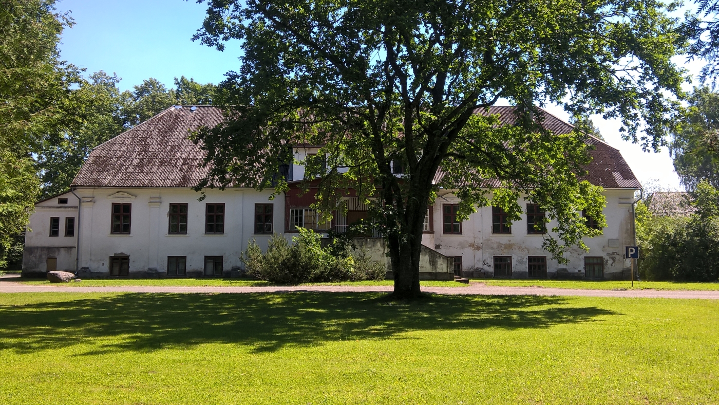 Helme mõisa hoone peasissekäik rephoto