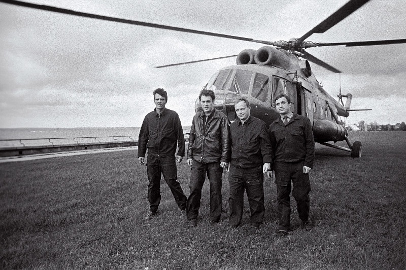 Mälestusmärk Eesti lennunduse rajajatele, helikopteri meeskond.