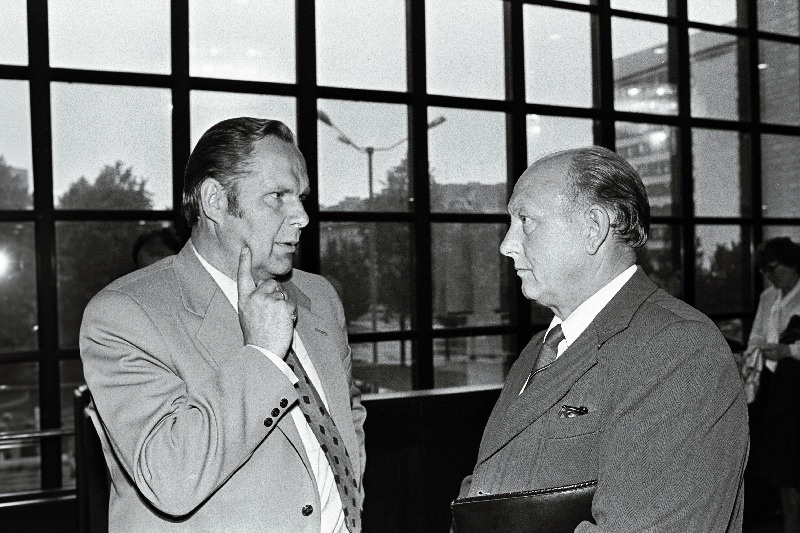 Vabariikliku parteiorganisatsioonide sekretäride seminari vaheajal.