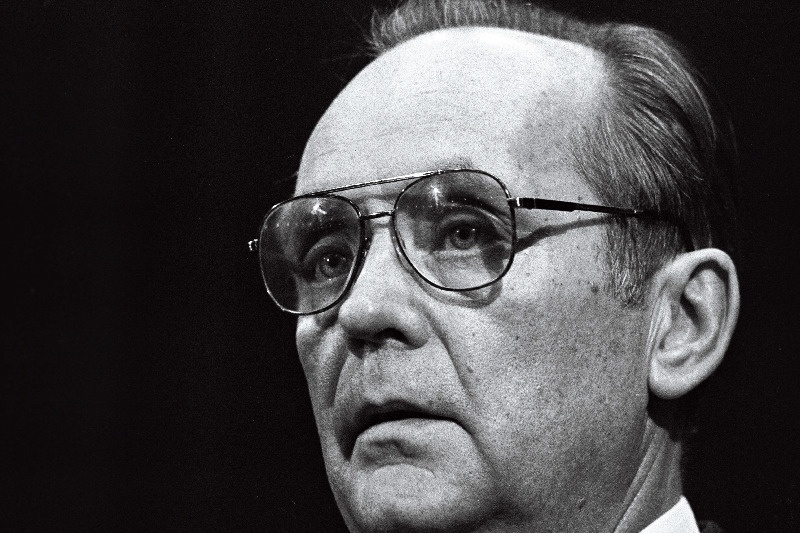 Eesti NSV Ülemnõukogu XI koosseisu XIII istungjärk. Vaino Väljas.