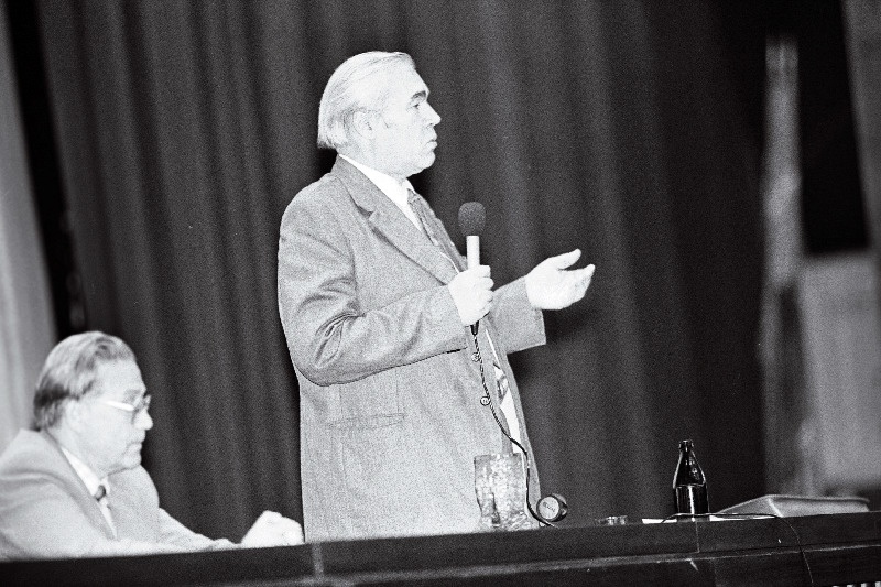 Poliitharidusmajas esineb V. Kuliš.