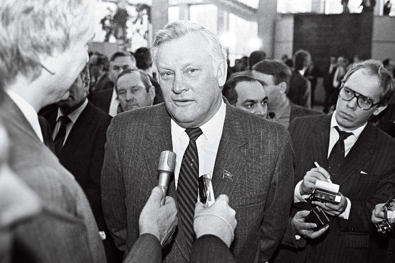 NSVL rahvasadikute II kongressil. A. Brasauskas.