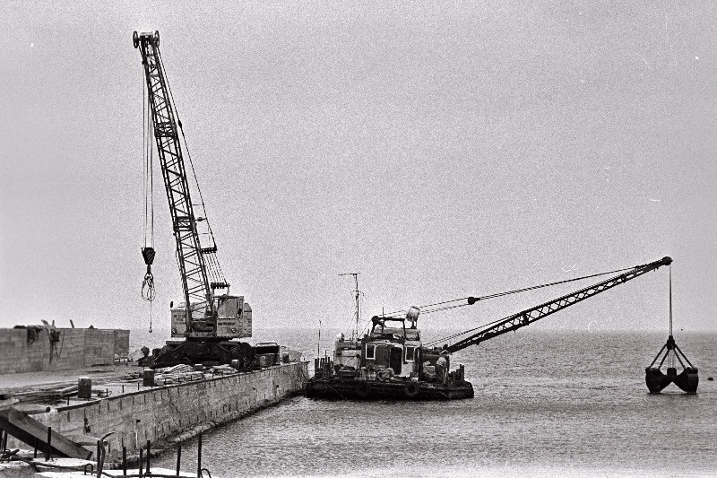 "Oktoobri" kalurikolhoosi sadamaehitusel Toilas.