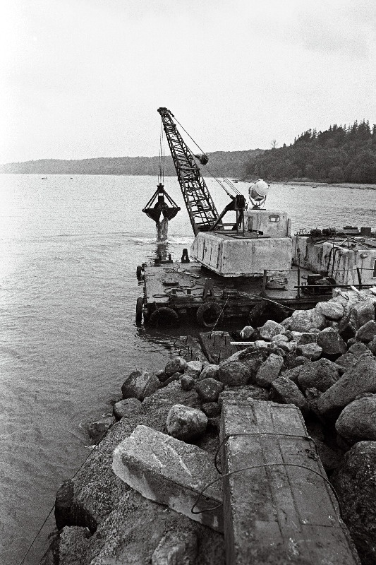 "Oktoobri" kalurikolhoosi sadamaehitusel Toilas.