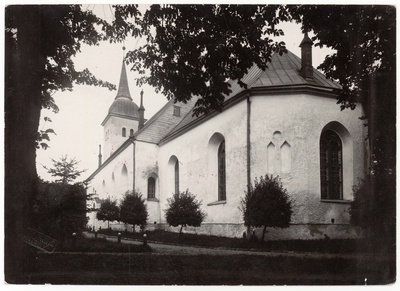 Outside view of Viljandi Jaan Church from SO  duplicate photo