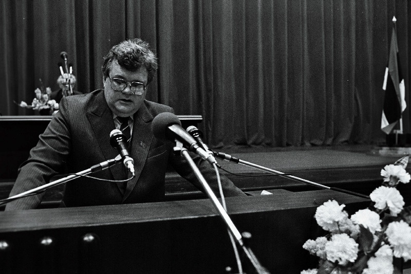 Eestimaa RR valimiseelne koosolek, kõneleb E. Savisaar.