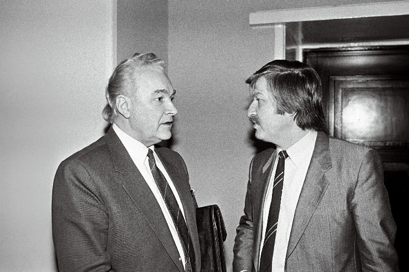 Eesti NSV XI koosseisu XIV istungjärk, A. Rüütel ja H. Aasmäe.