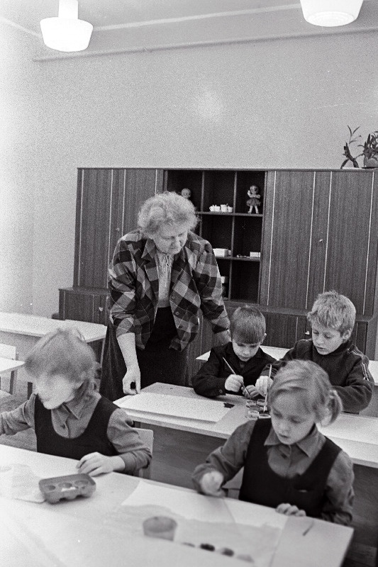 Valguta algkool, joonistustund.