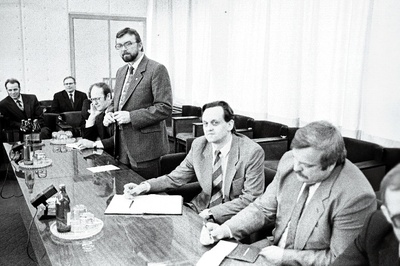 V. Väljase kohtumine Eesti Kongressi delegaatide-kommunistidega.  similar photo