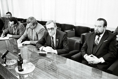 V. Väljase kohtumine Eesti Kongressi delegaatide-kommunistidega.  similar photo