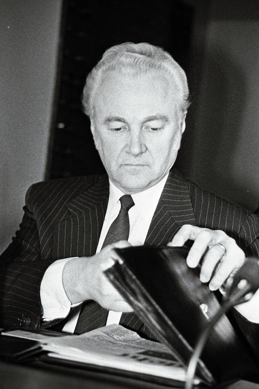 Eesti NSV Ülemnõukogu I istungjärk, A. Rüütel.