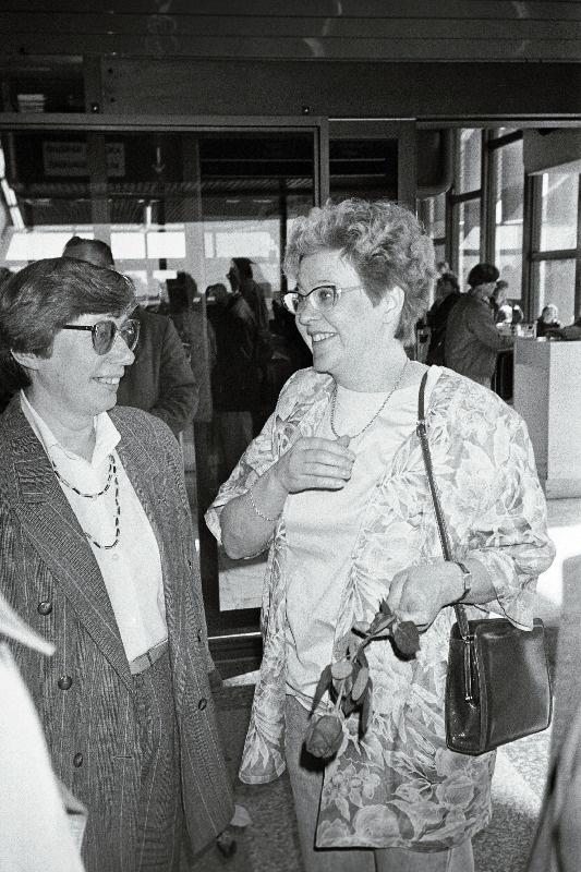 ESDIP Kongressi külaliste saabumine.M. Lauristin ja Ulpu Ivari.