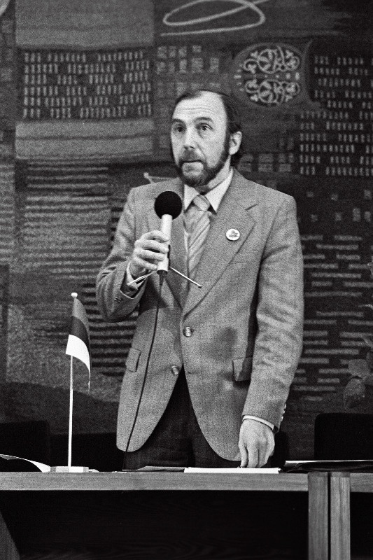 Eesti Sotsiaaldemokraatliku Iseseisuspartei (ESDIP) asutamiskongress, R. Veidemann.